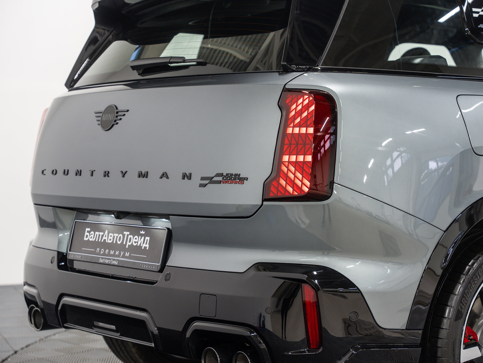 Автомобиль Mini Countryman John Cooper Works 2.0 AMT (300 л.с.) 4WD - 9