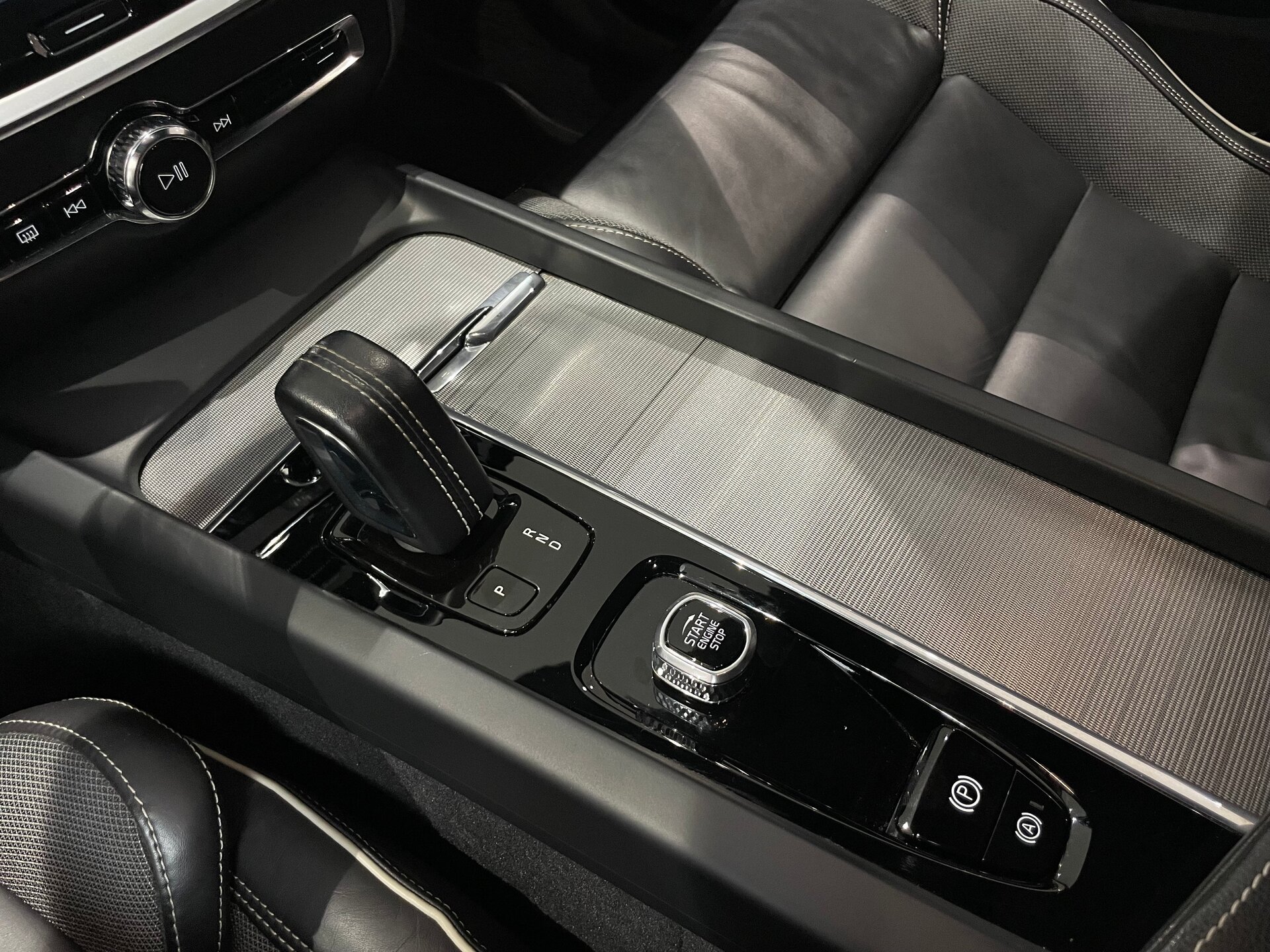 Автомобиль Volvo S60 2.0 AT (250 л.с.) - 17