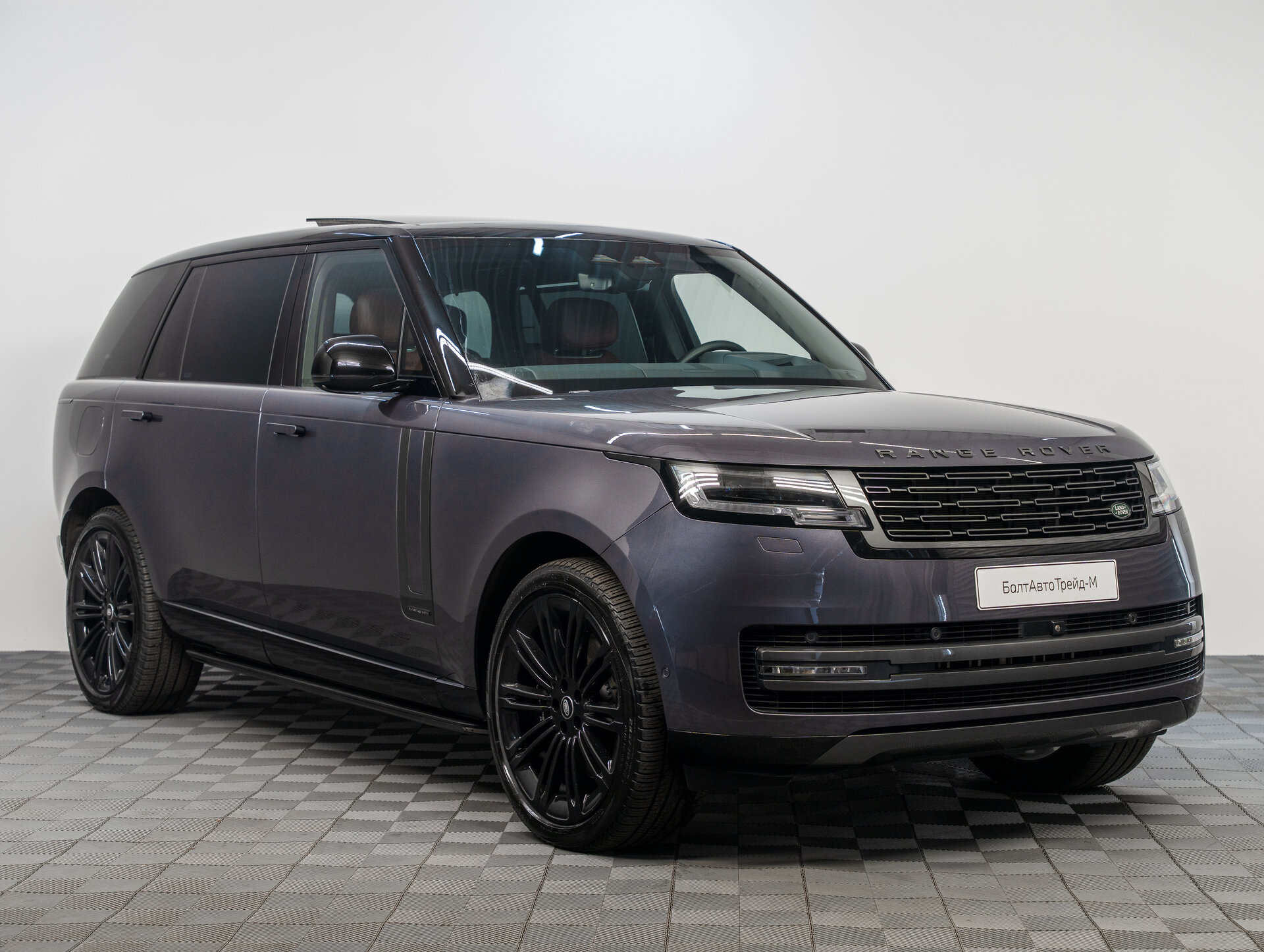 Автомобиль Land Rover Range Rover P530 MHEV Long 4.4 AT (530 л.с.) 4WD - 3