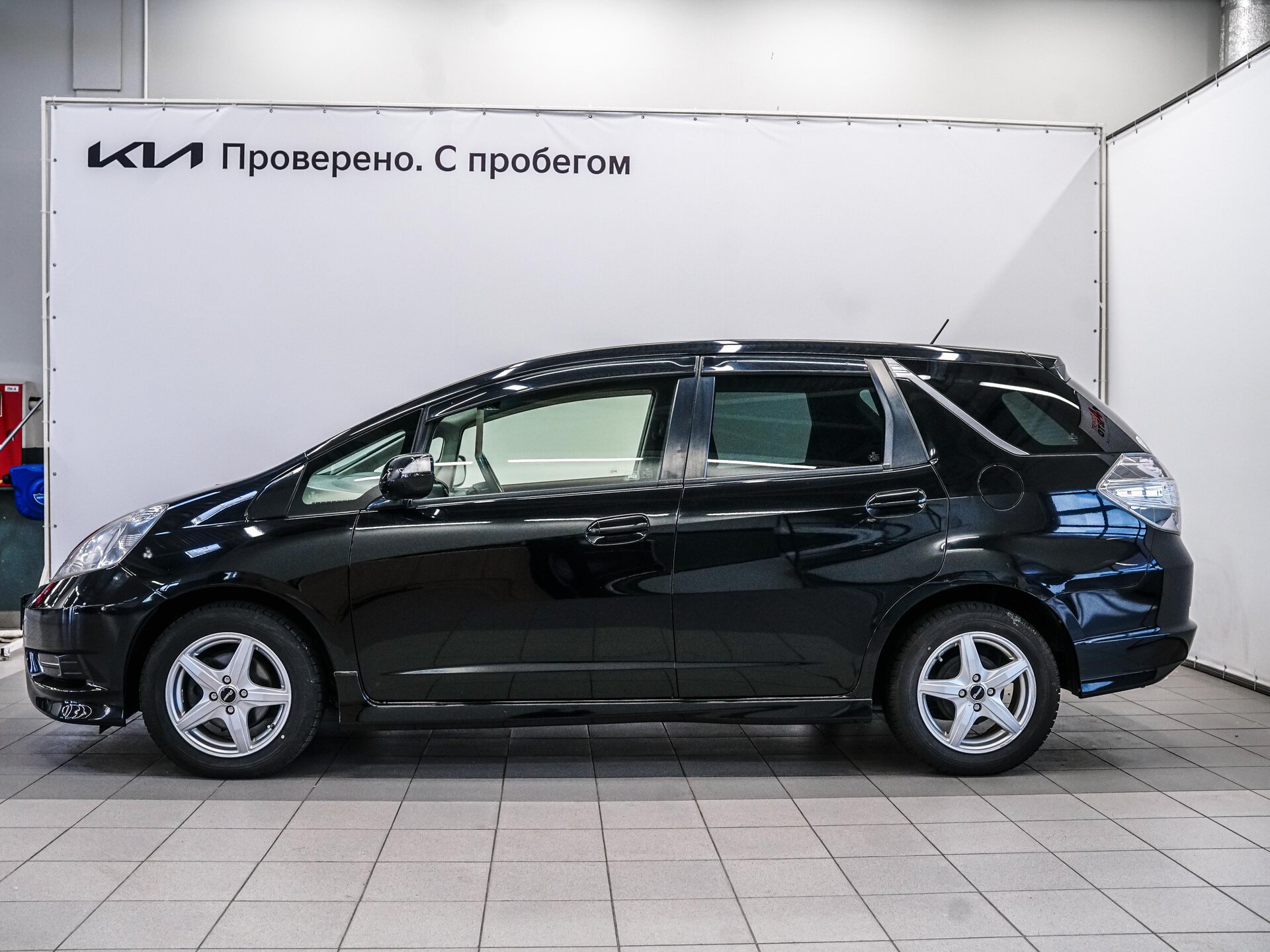 Honda Fit Shuttle 2012 8