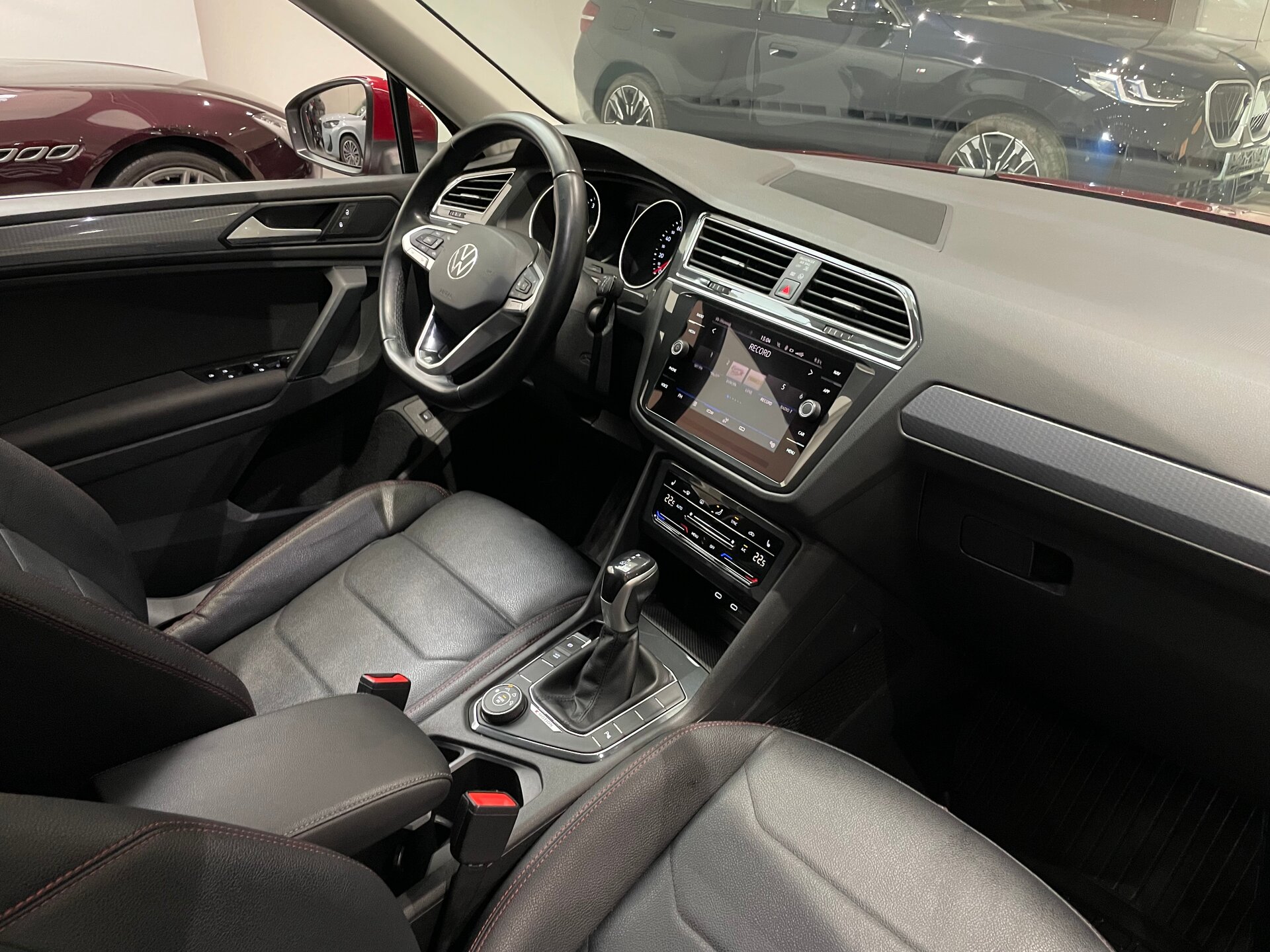 Автомобиль Volkswagen Tiguan 2.0 AMT (180 л.с.) 4WD - 11