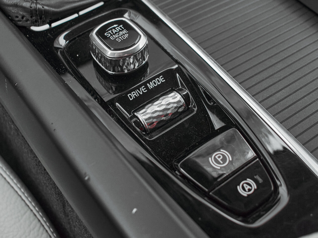 Купить Volvo XC60 2.0d AT (190 л.с.) 4WD, 2019 в Екатеренбурге