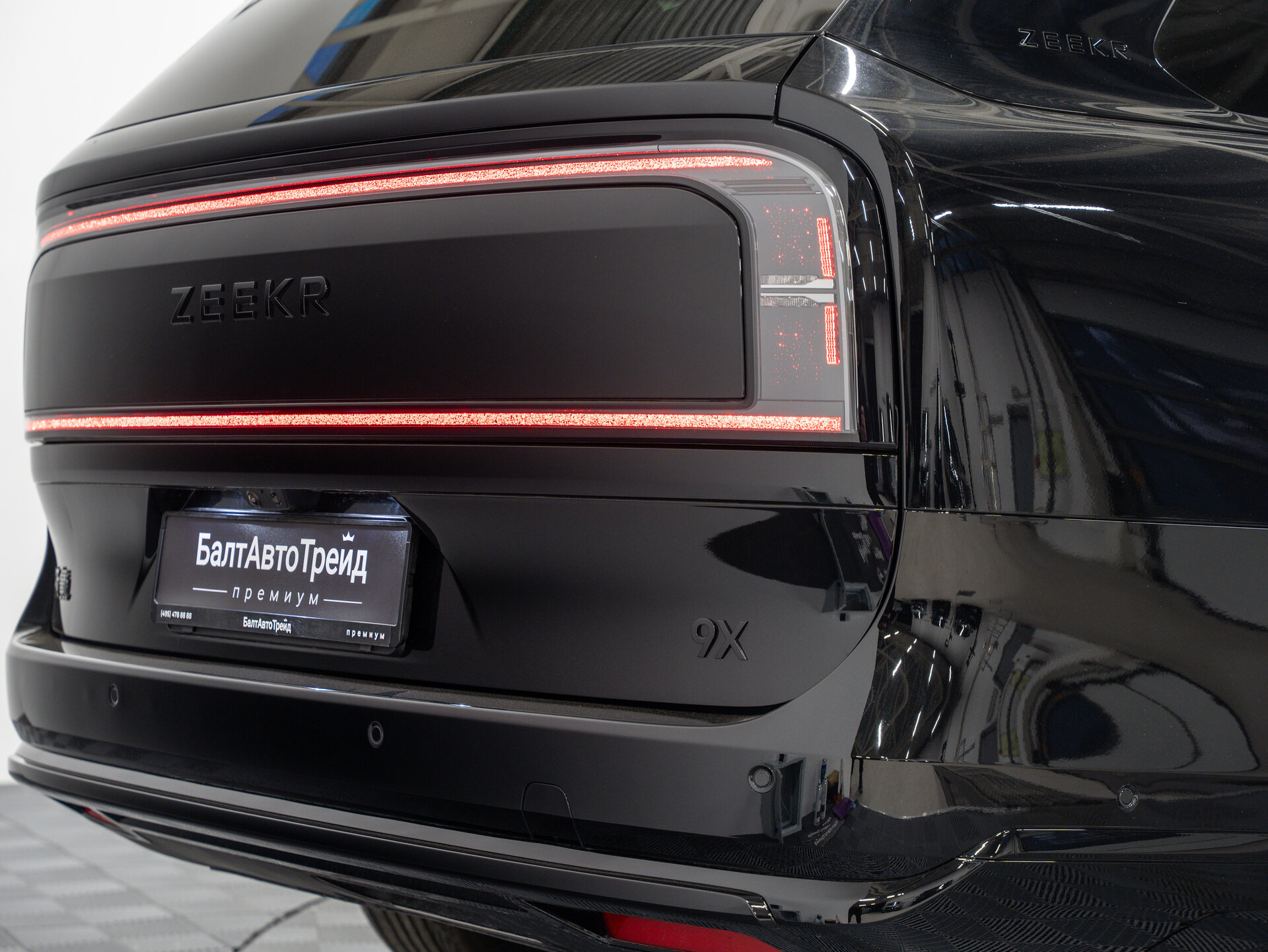 Автомобиль Zeekr 9X 55 kWh (до 3.5 т) 2.0hyb AT (898 л.с.) 4WD - 8