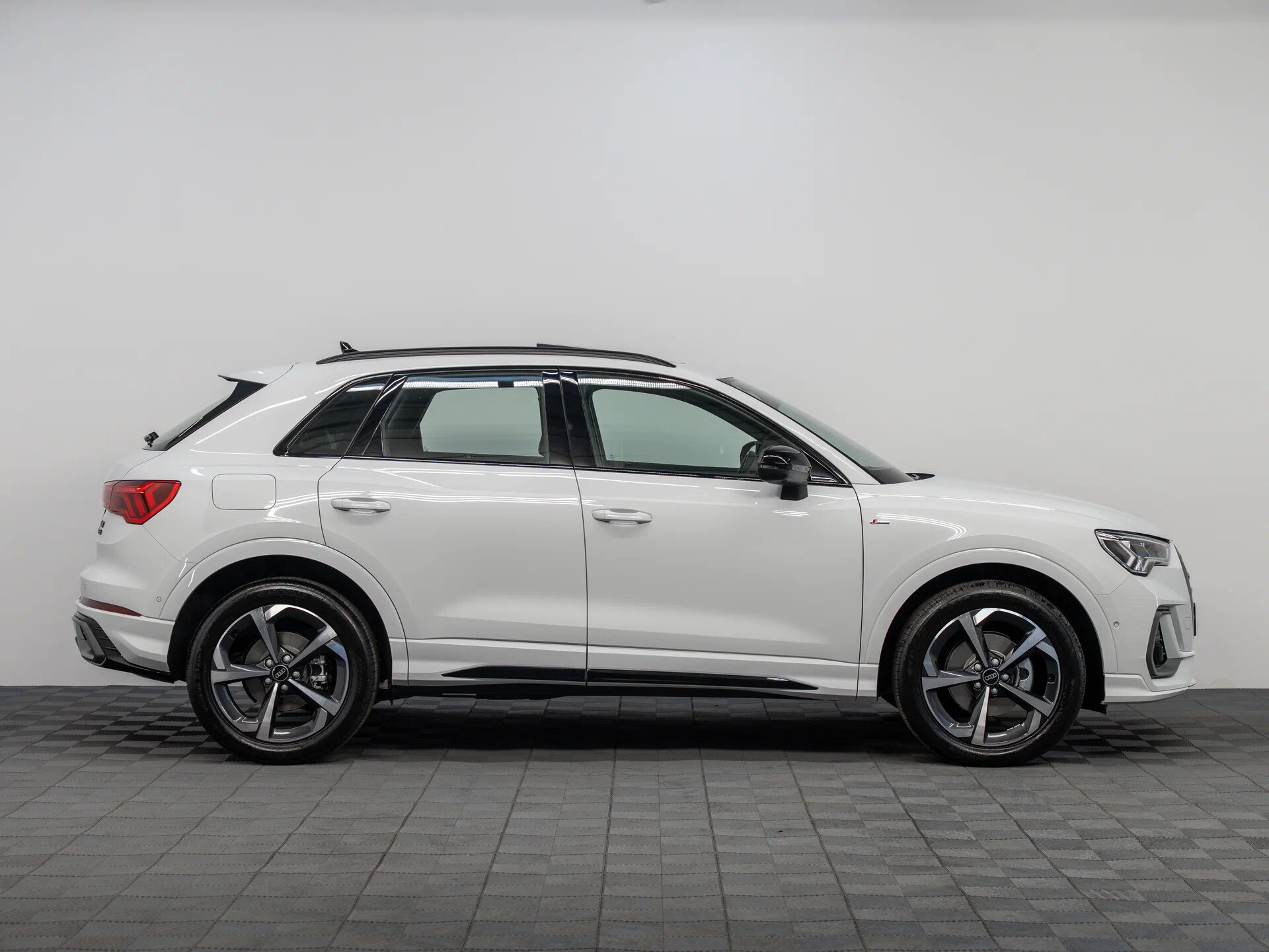 Автомобиль Audi Q3 35 TFSI 1.5 AMT (160 л.с.) - 4