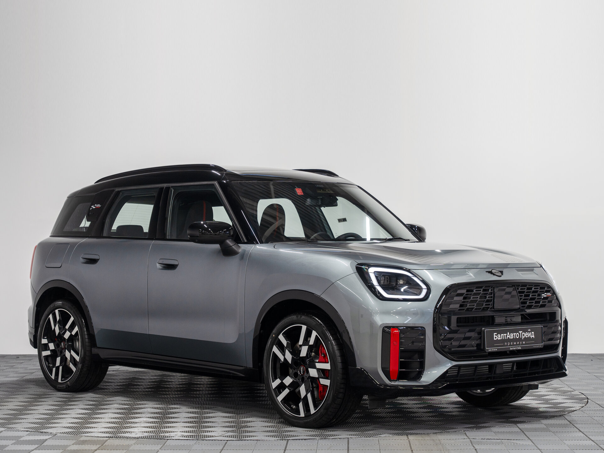 Автомобиль Mini Countryman John Cooper Works 2.0 AMT (300 л.с.) 4WD - 5