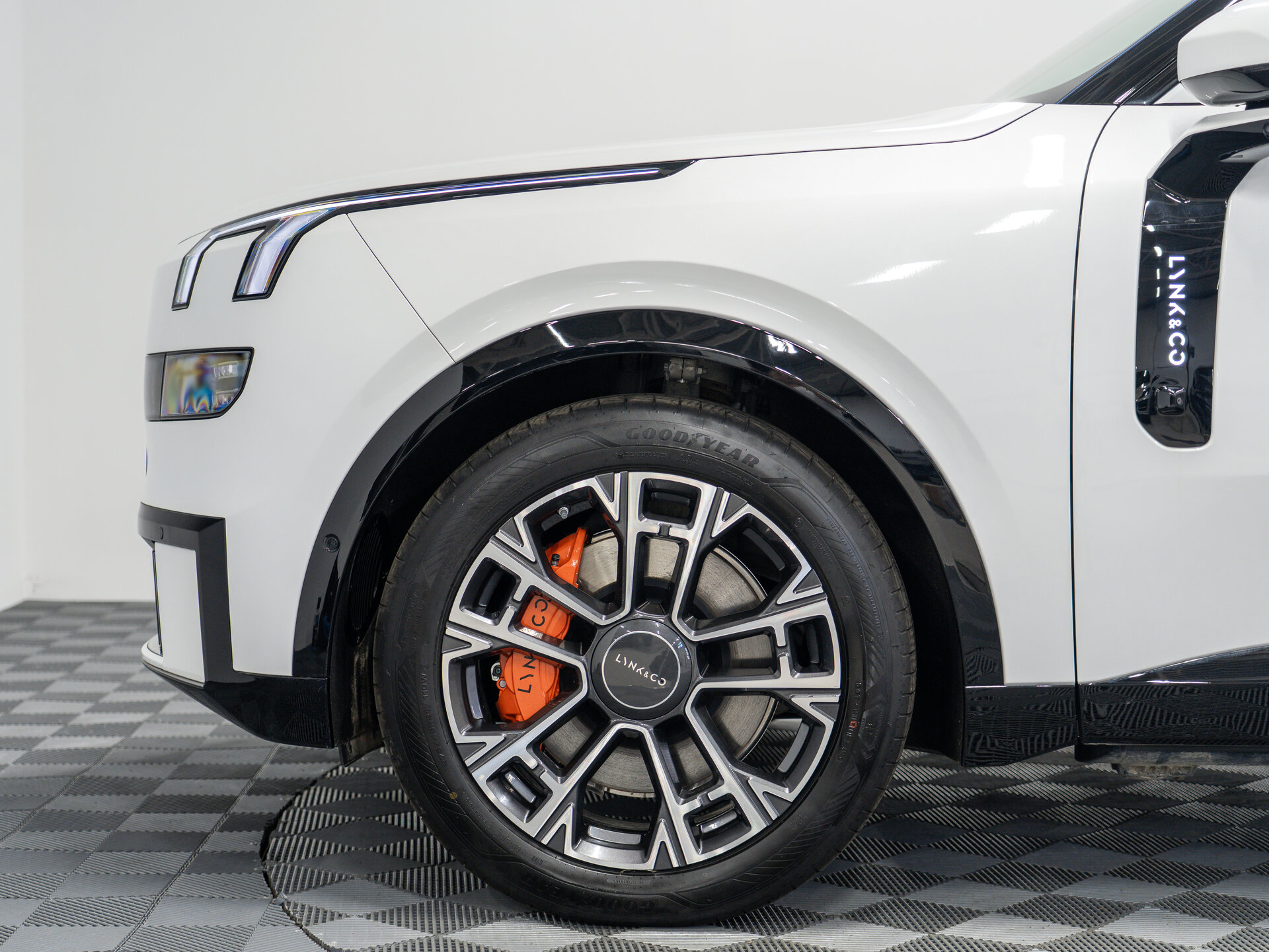 Автомобиль Lynk & Co 900 2.0hyb AT (734 л.с.) 4WD - 3