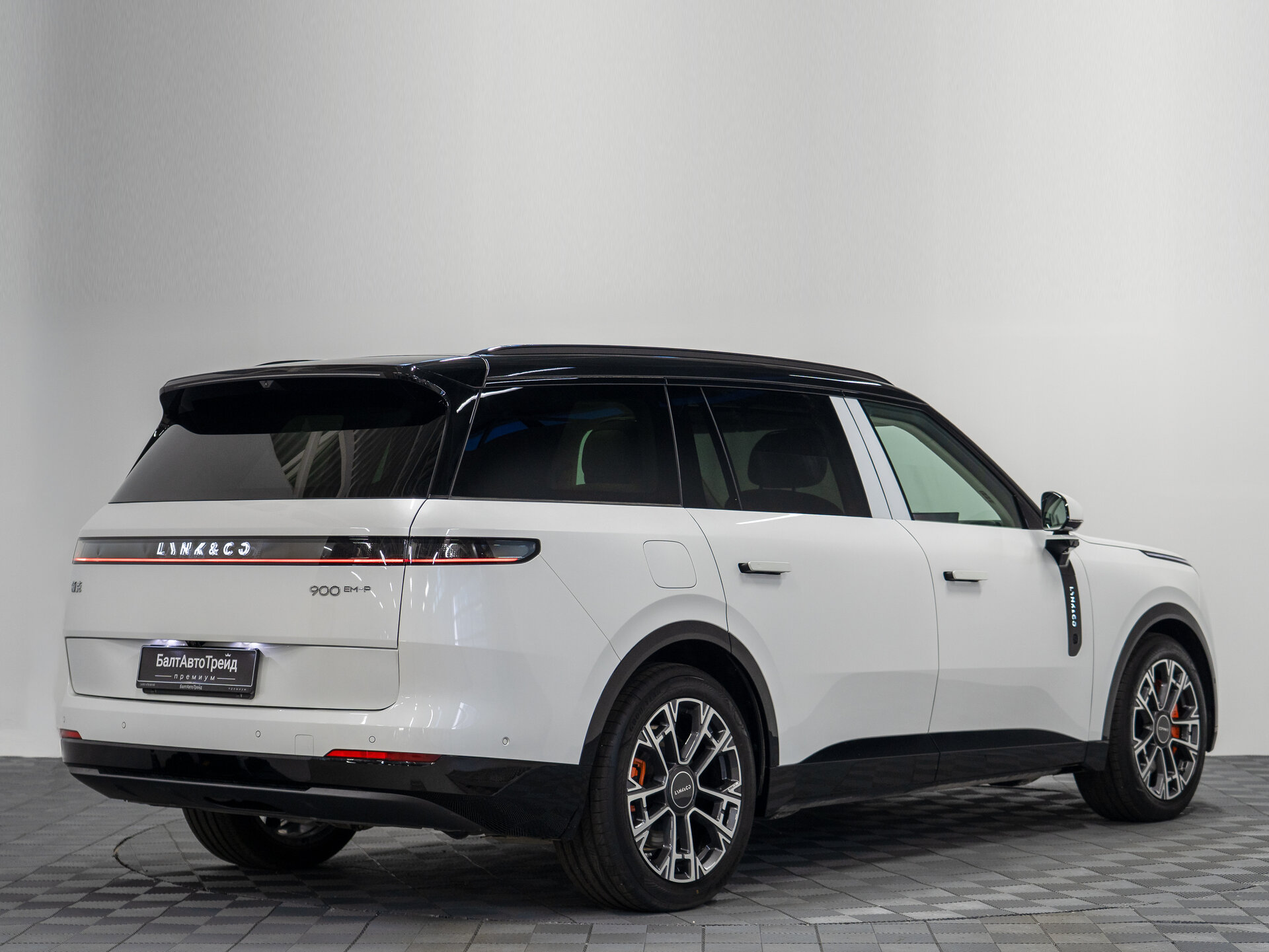 Автомобиль Lynk & Co 900 2.0hyb AT (734 л.с.) 4WD - 7