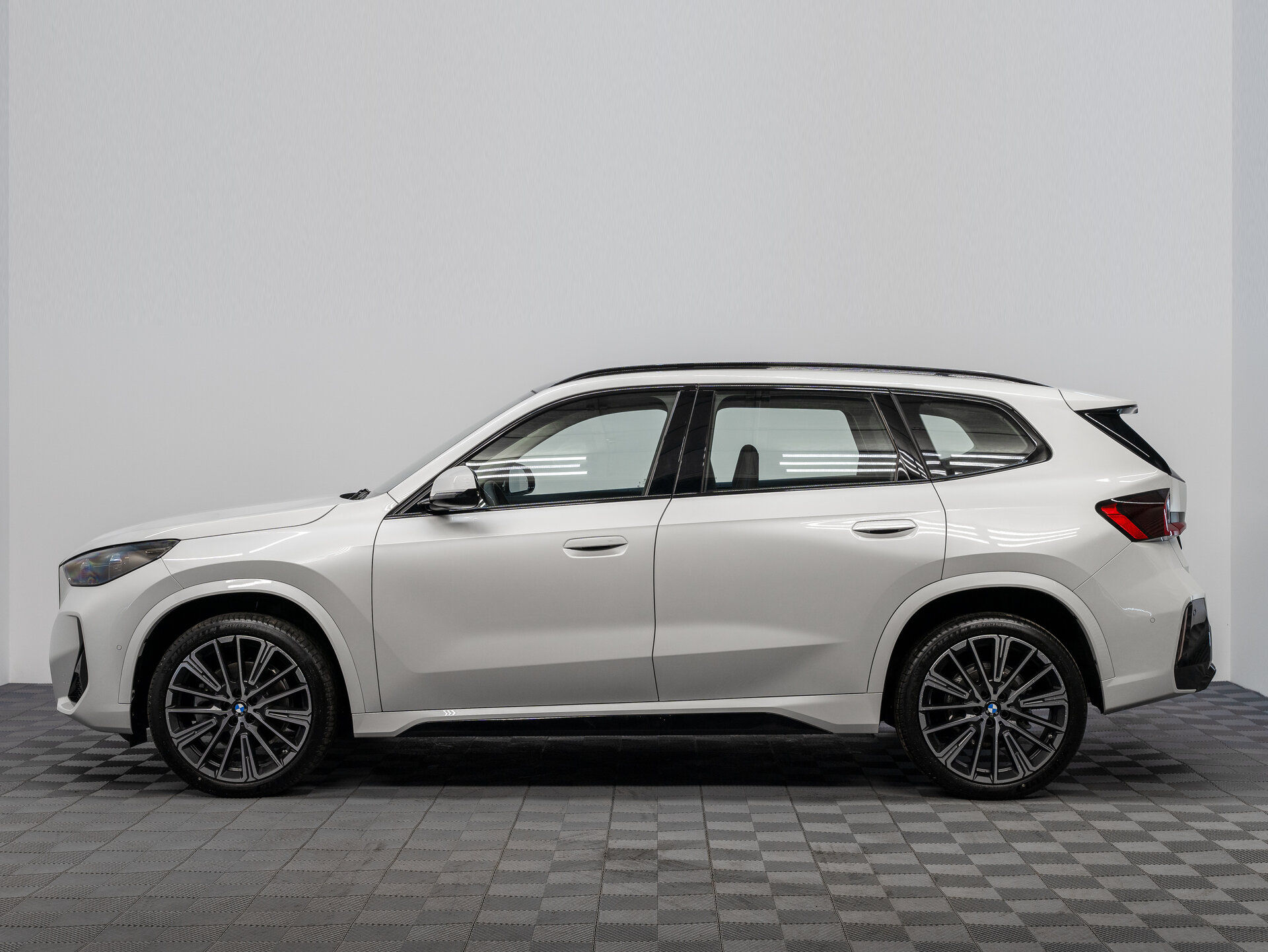 Автомобиль BMW X1 25Li xDrive 2.0 AMT (204 л.с.) 4WD - 8