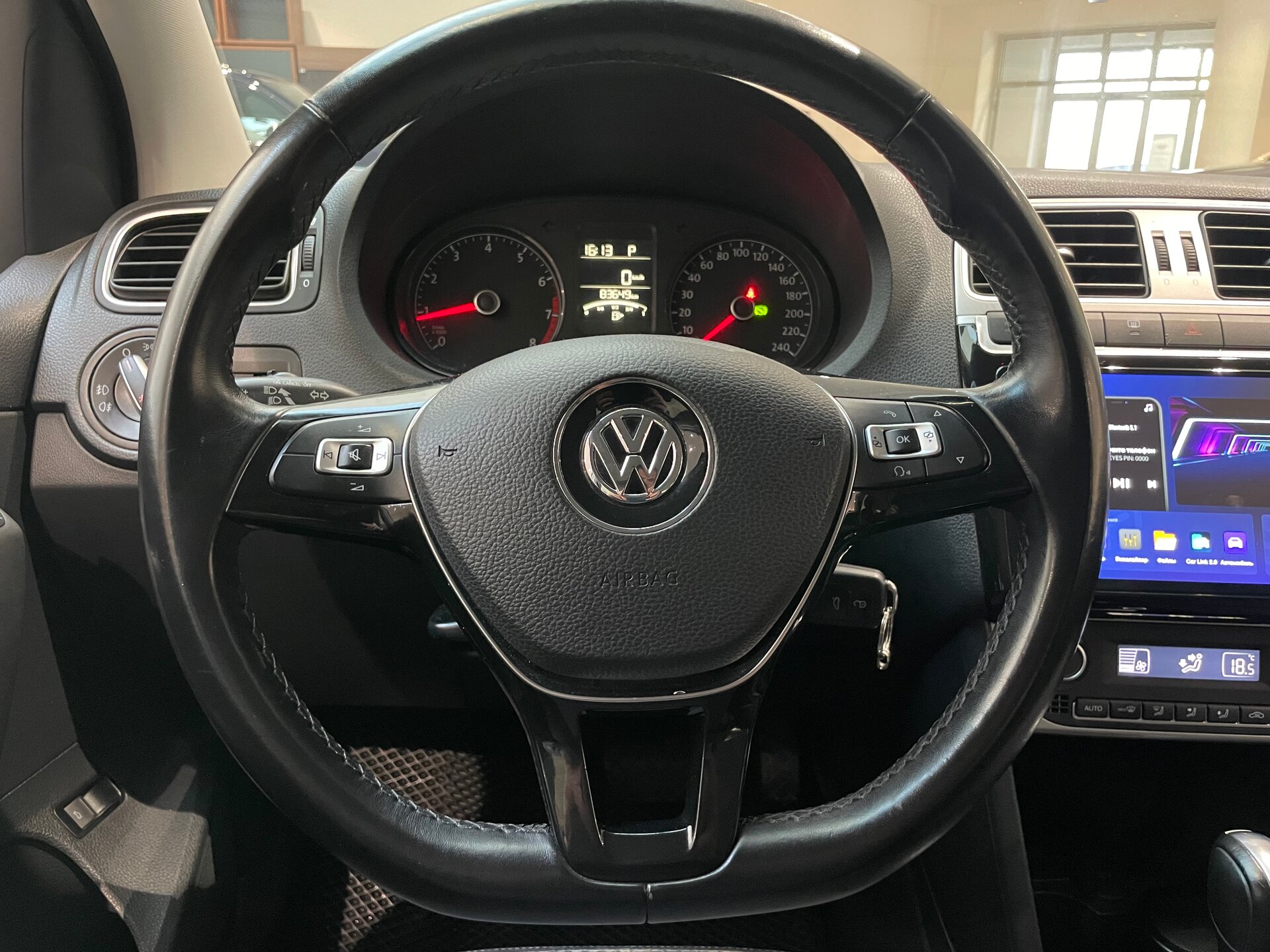 Автомобиль Volkswagen Polo 1.6 AT (110 л.с.) - 15