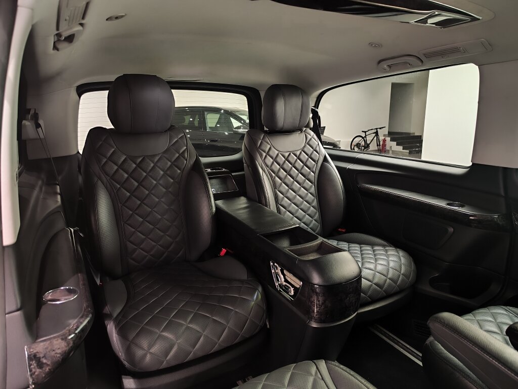 Автомобиль Mercedes-Benz V-Класс 250 d экстра длинный 2.1d AT (190 л.с.) 4WD - 9