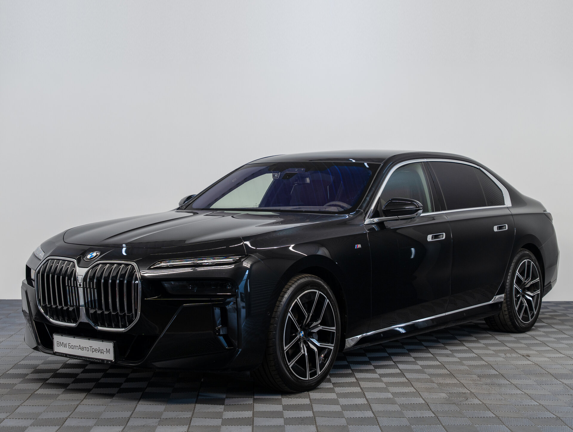 Автомобиль BMW 7 серии 740i xDrive 3.0 AT (380 л.с.) 4WD - 1