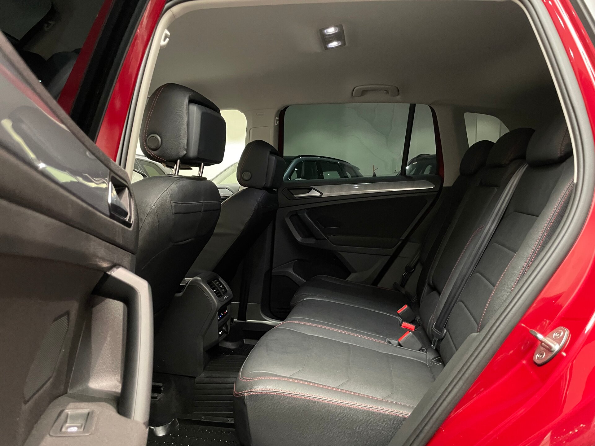 Автомобиль Volkswagen Tiguan 2.0 AMT (180 л.с.) 4WD - 9