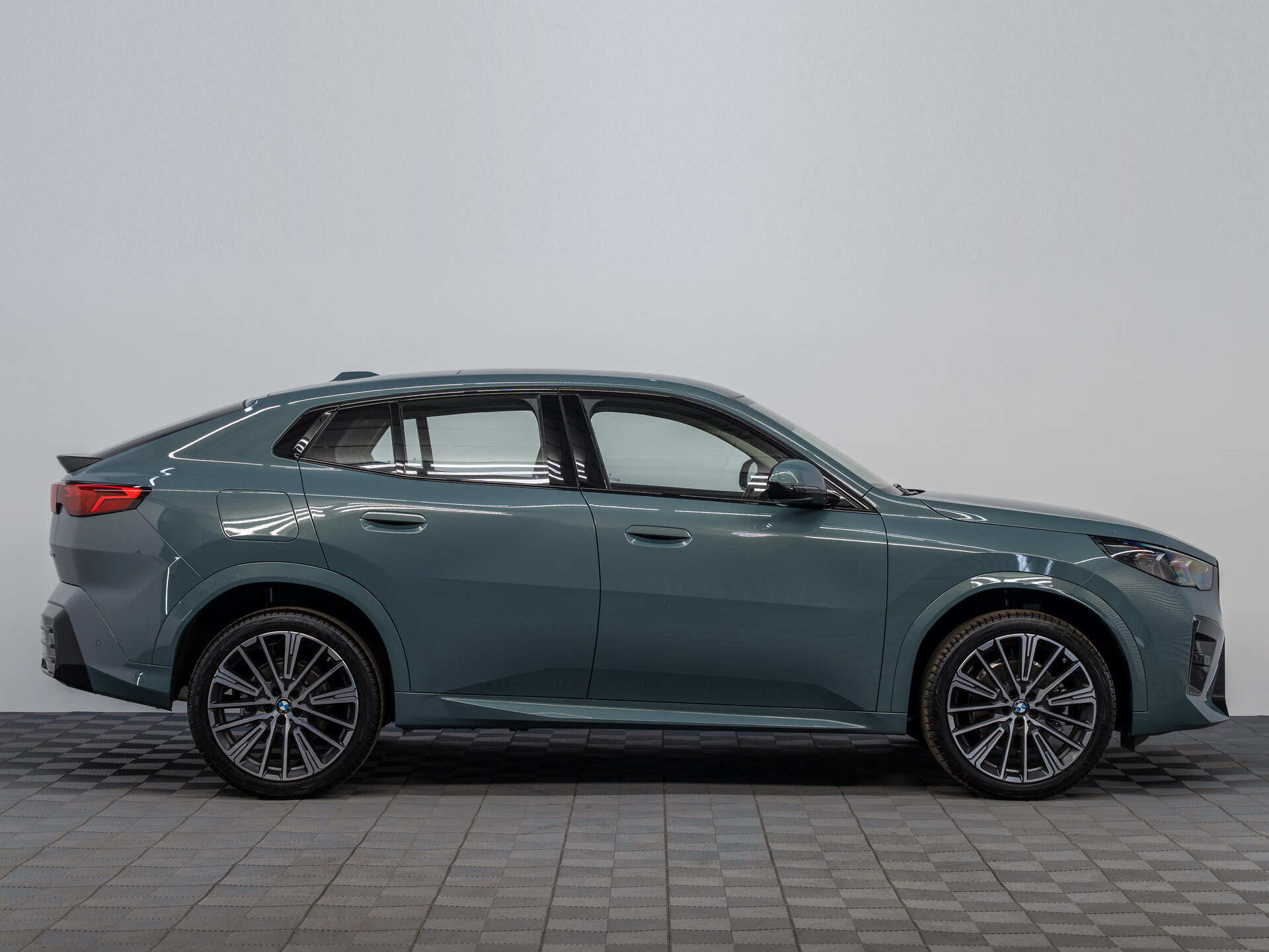 Автомобиль BMW X2 xDrive25i 2.0 AMT (204 л.с.) 4WD - 4