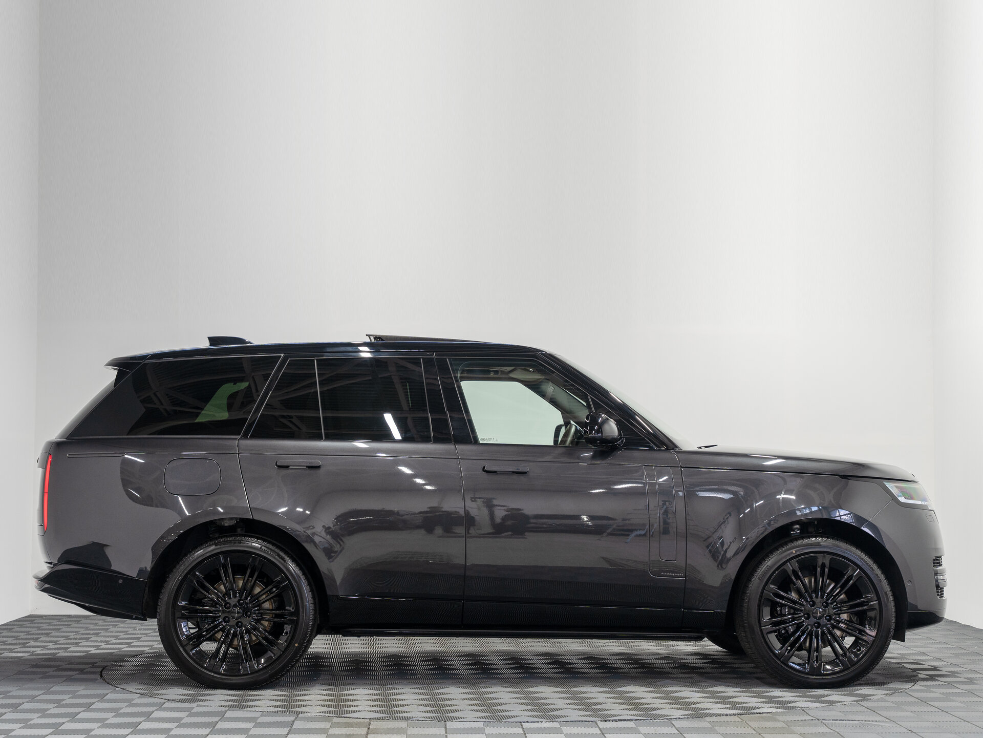 Автомобиль Land Rover Range Rover P400 MHEV 3.0 AT (400 л.с.) 4WD - 6