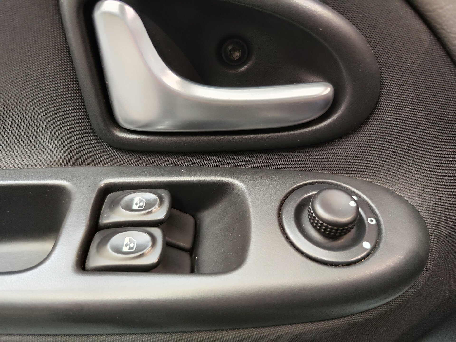Автомобиль Renault Symbol 1.4 AT (98 л.с.) - 16