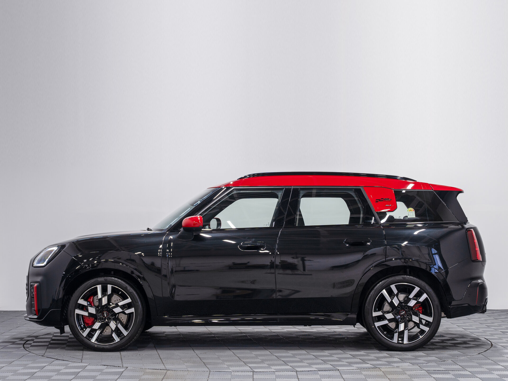 Автомобиль Mini Countryman John Cooper Works 2.0 AMT (300 л.с.) 4WD - 11