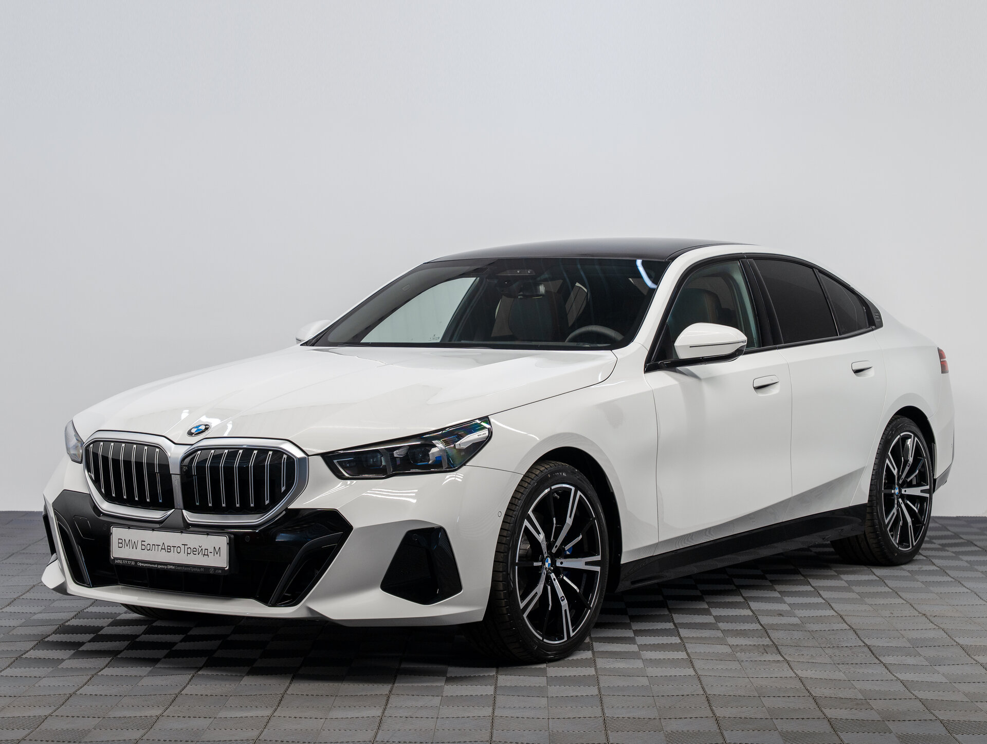 Автомобиль BMW 5 серии 530i xDrive 2.0 AT (258 л.с.) 4WD - 1