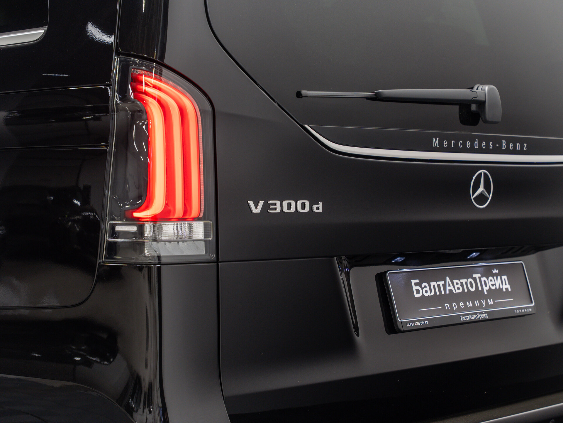 Автомобиль Mercedes-Benz V-Класс 300 d экстра длинный 2.0d AT (237 л.с.) 4WD - 10