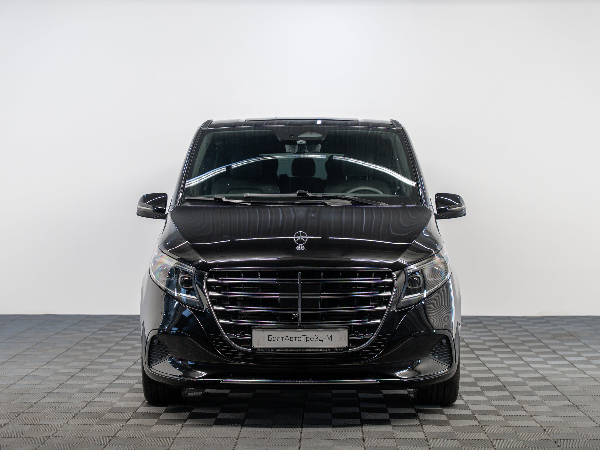 Автомобиль Mercedes-Benz V-Класс 300 d экстра длинный 2.0d AT (237 л.с.) 4WD - 7