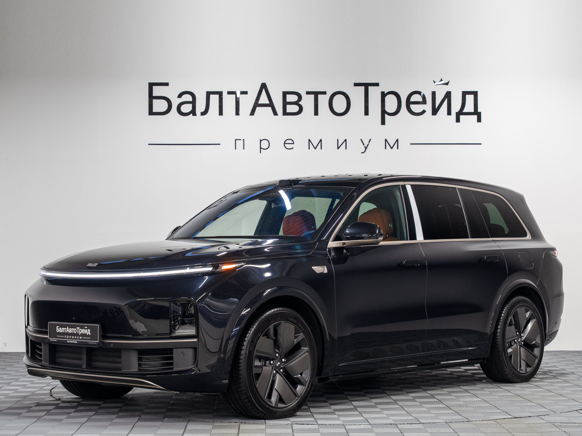 Автомобиль LiXiang L9 52.3 kWh 1.5hyb AT (449 л.с.) 4WD - 1