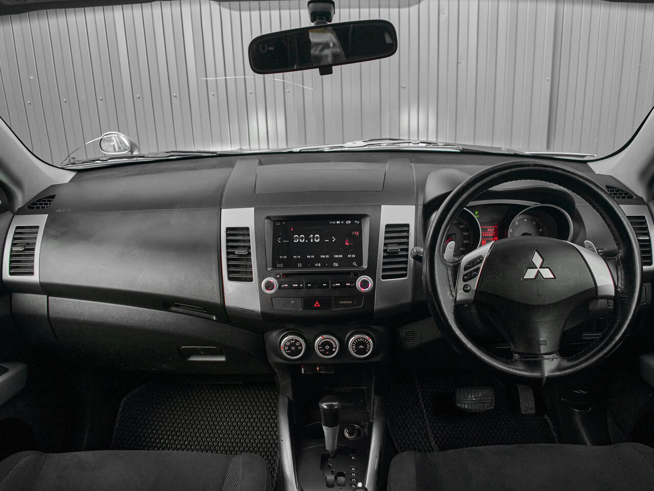 Купить Mitsubishi Outlander 2.4 CVT (170 л.с.) 4WD, 2005 в Екатеренбурге