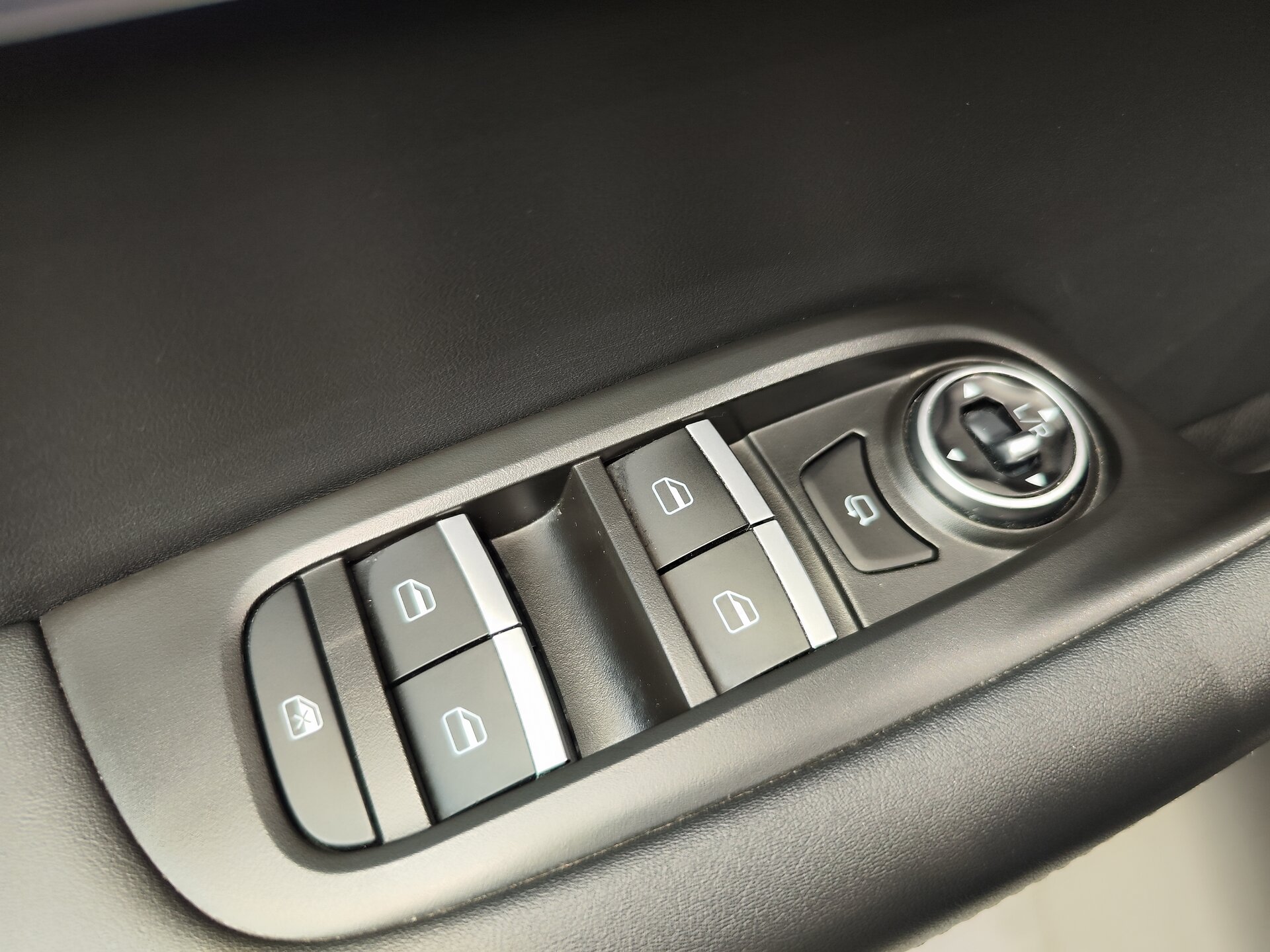 Автомобиль Chery Tiggo 7 Pro Max 1.6 AMT (150 л.с.) 4WD - 18