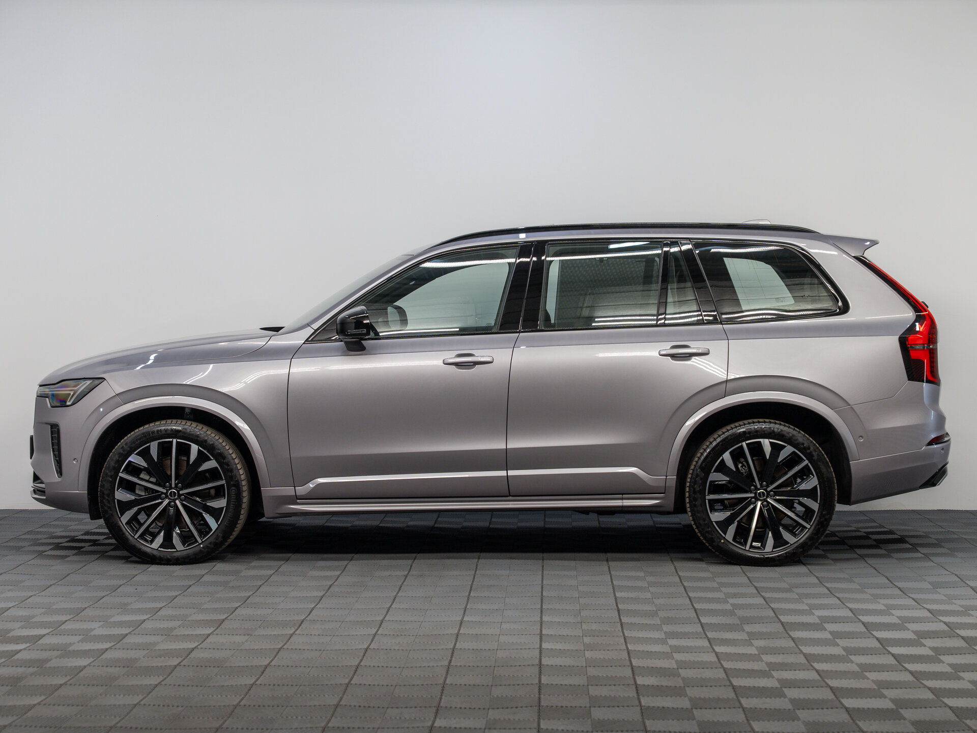 Автомобиль Volvo XC90 B6 2.0 AT (300 л.с.) 4WD - 7