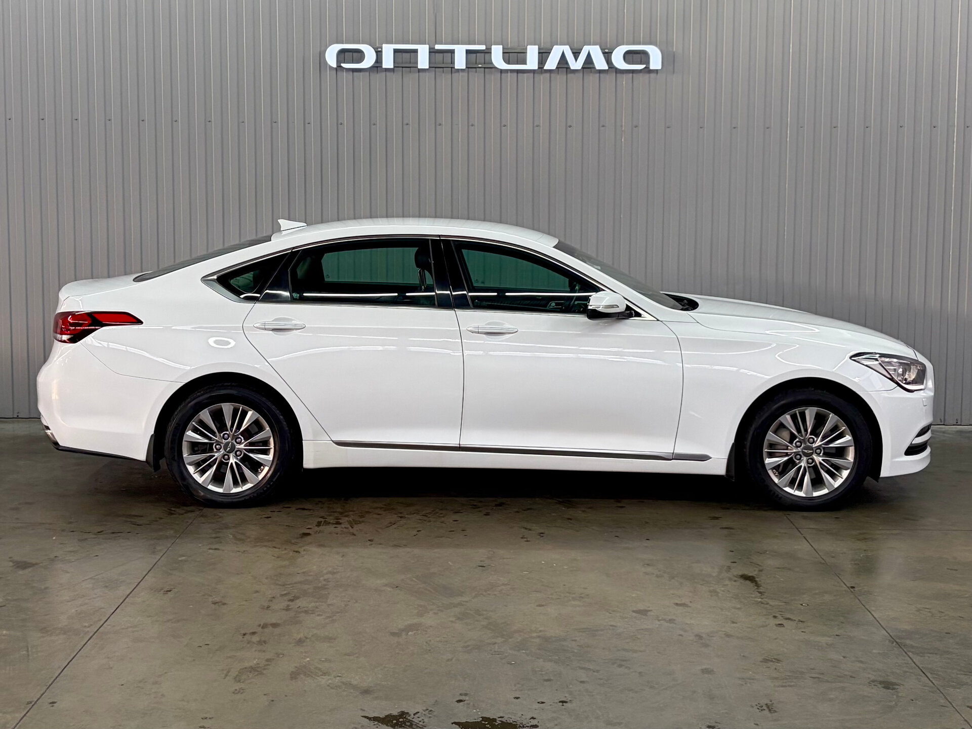 Hyundai Genesis 
