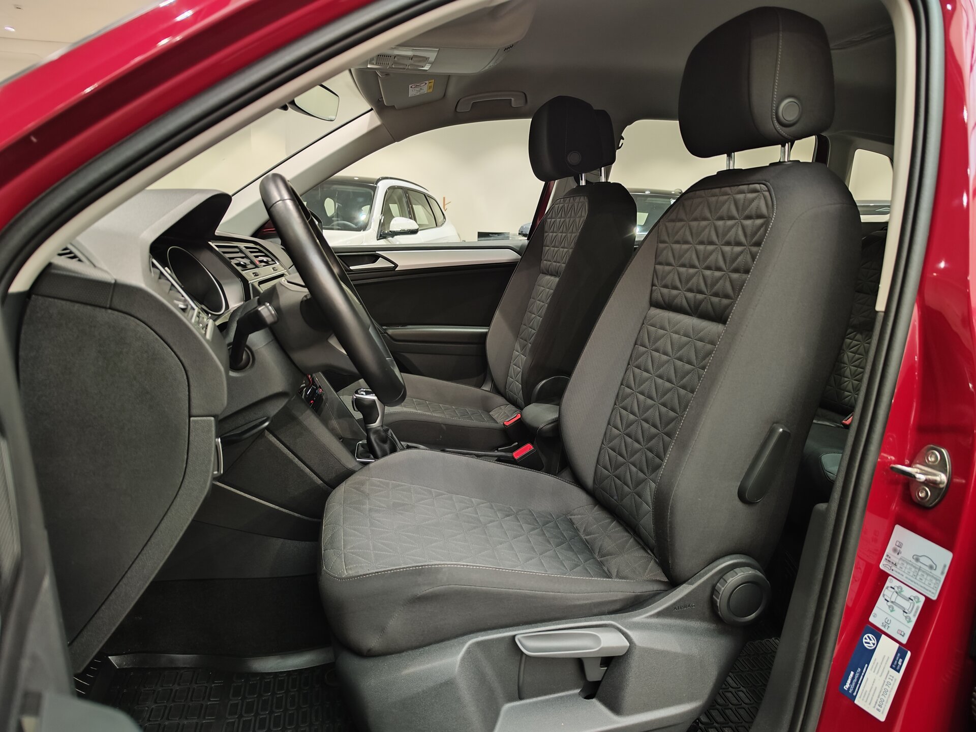 Автомобиль Volkswagen Tiguan 1.4 AMT (150 л.с.) - 8