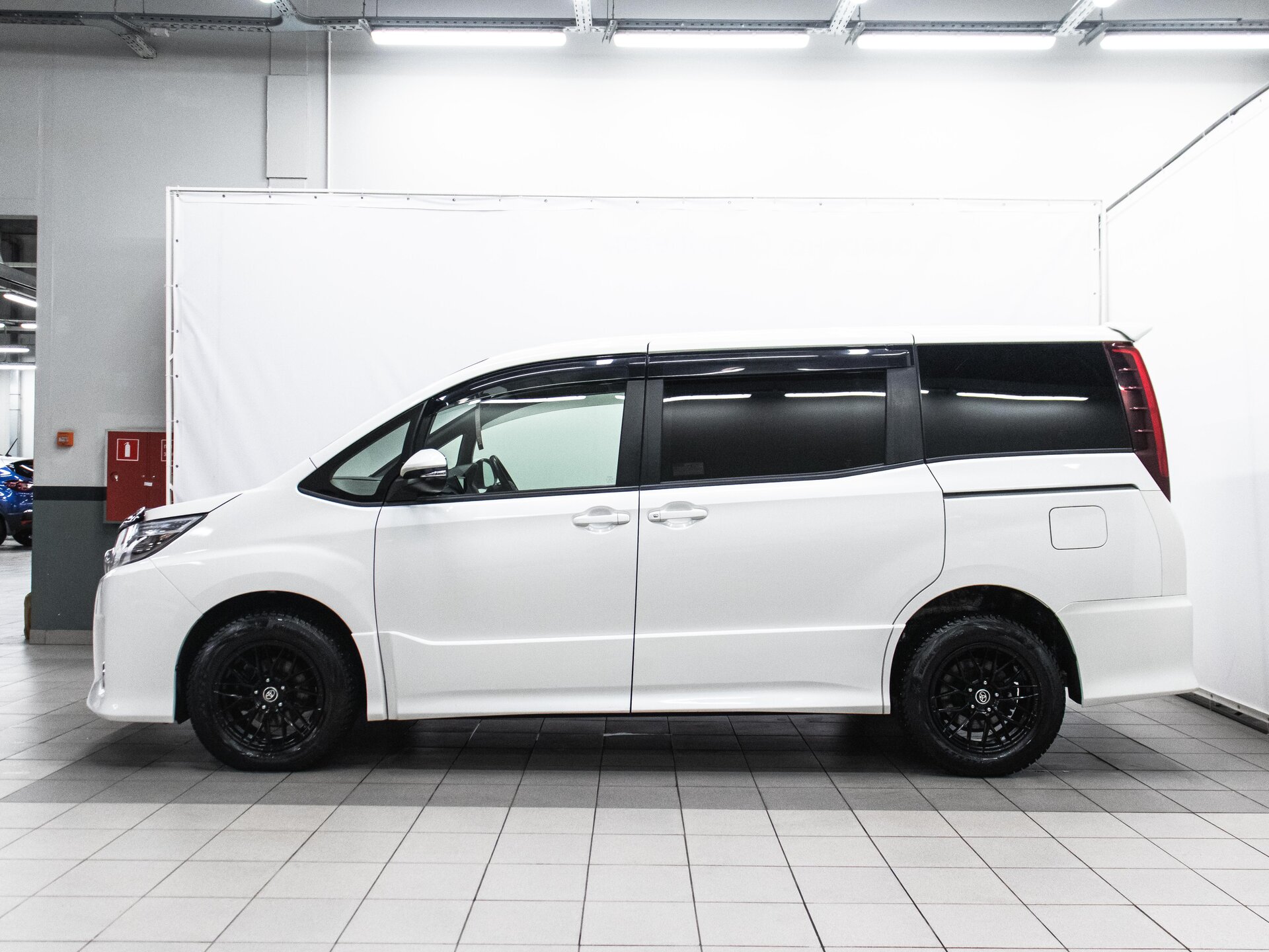Toyota Noah 2017 8