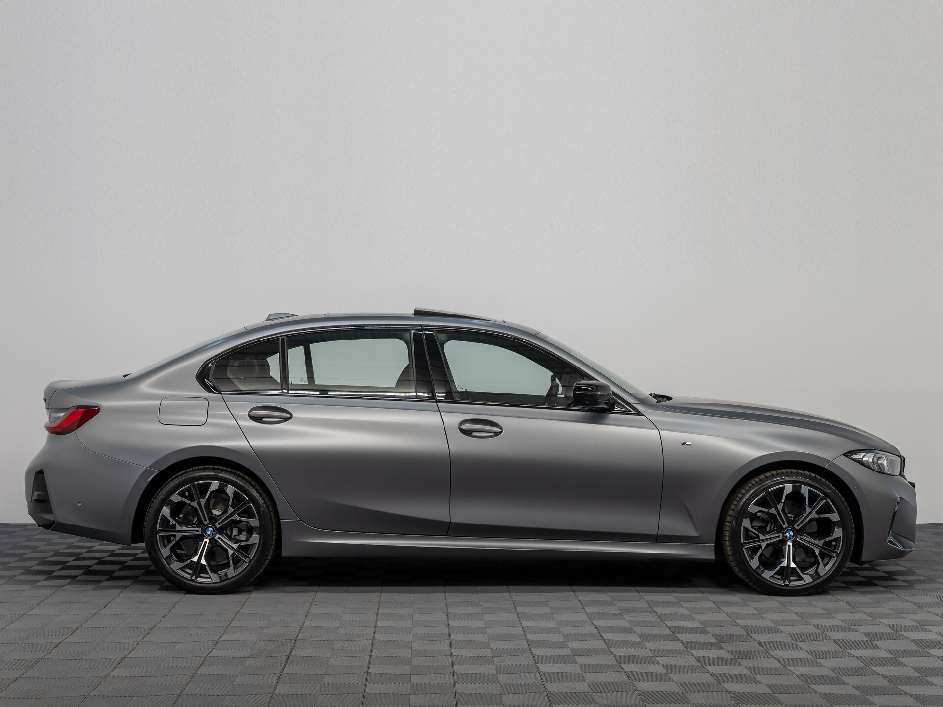 Автомобиль BMW 3 серии 330i 2.0 AT (245 л.с.) - 4