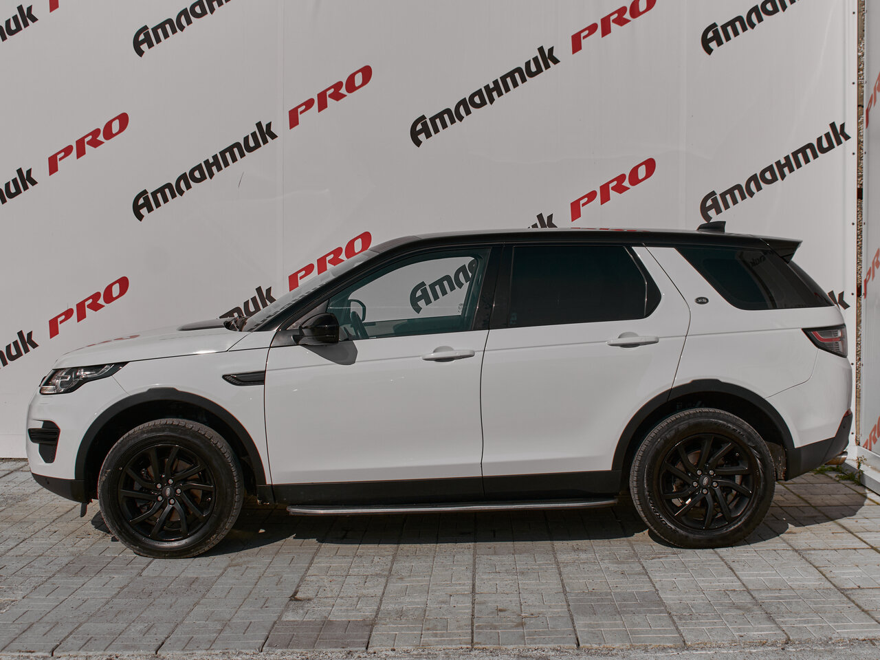Купить Land Rover Discovery Sport 2.0d AT (180 л.с.) 4WD, 2017 в Екатеренбурге