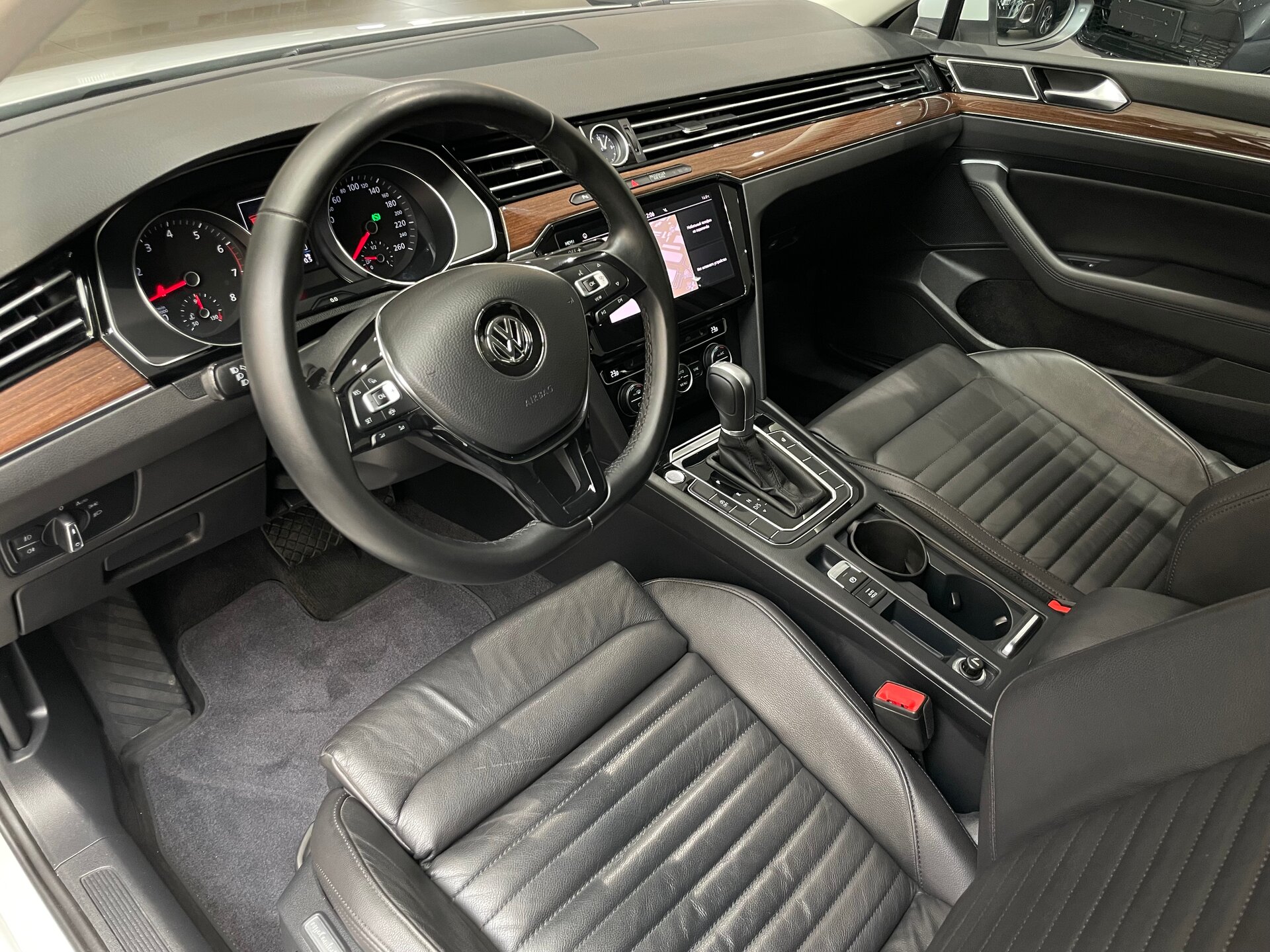 Автомобиль Volkswagen Passat 1.8 AMT (180 л.с.) - 7