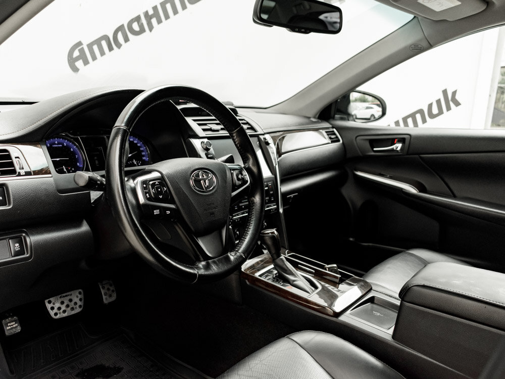 Купить Toyota Camry 2.5 AT (181 л.с.), 2017 в Екатеренбурге