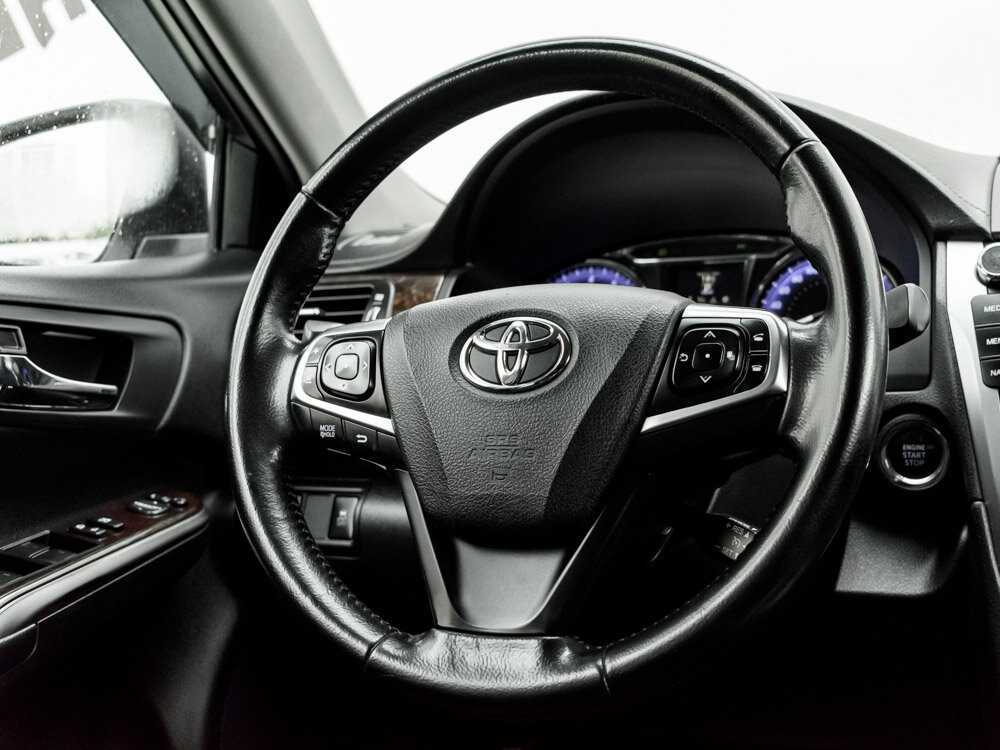 Купить Toyota Camry 2.5 AT (181 л.с.), 2017 в Екатеренбурге