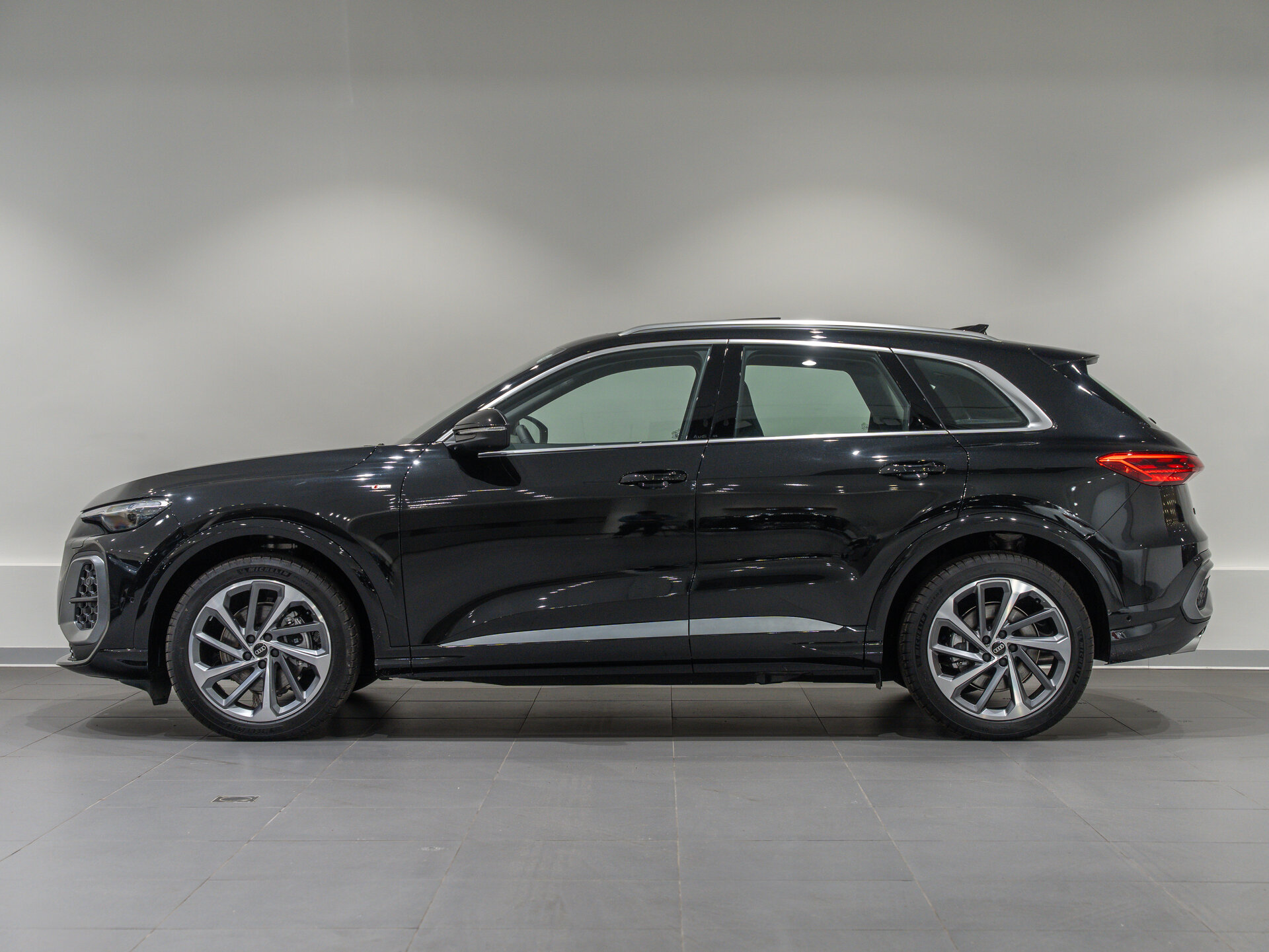 Автомобиль Audi Q5 40 TDI 2.0d AMT (204 л.с.) 4WD - 8
