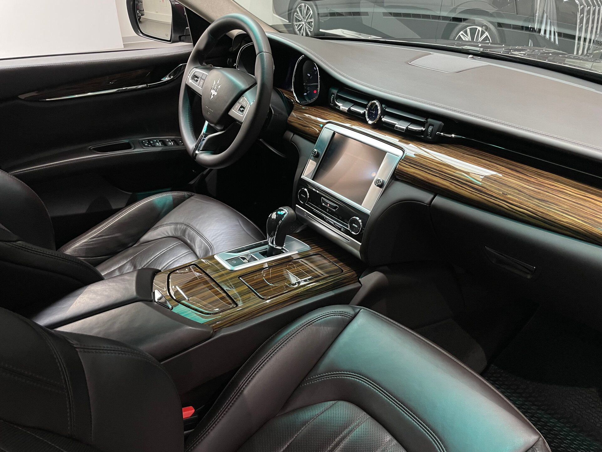 Автомобиль Maserati Quattroporte S Q4 3.0 AT (410 л.с.) 4WD - 11