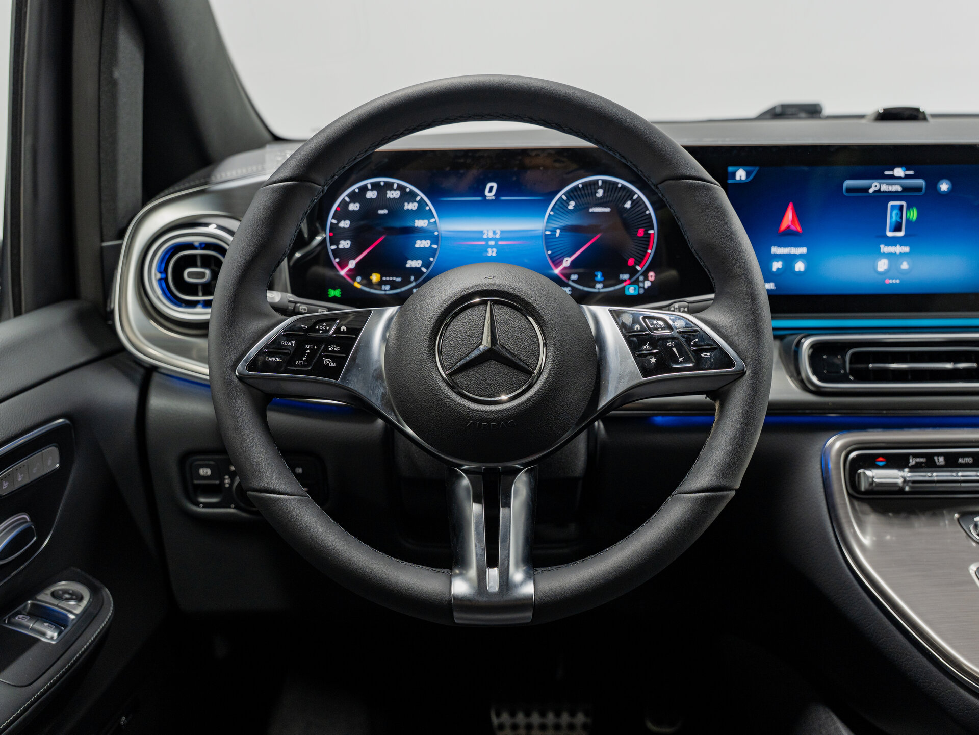 Автомобиль Mercedes-Benz V-Класс 300 d экстра длинный 2.0d AT (237 л.с.) 4WD - 16