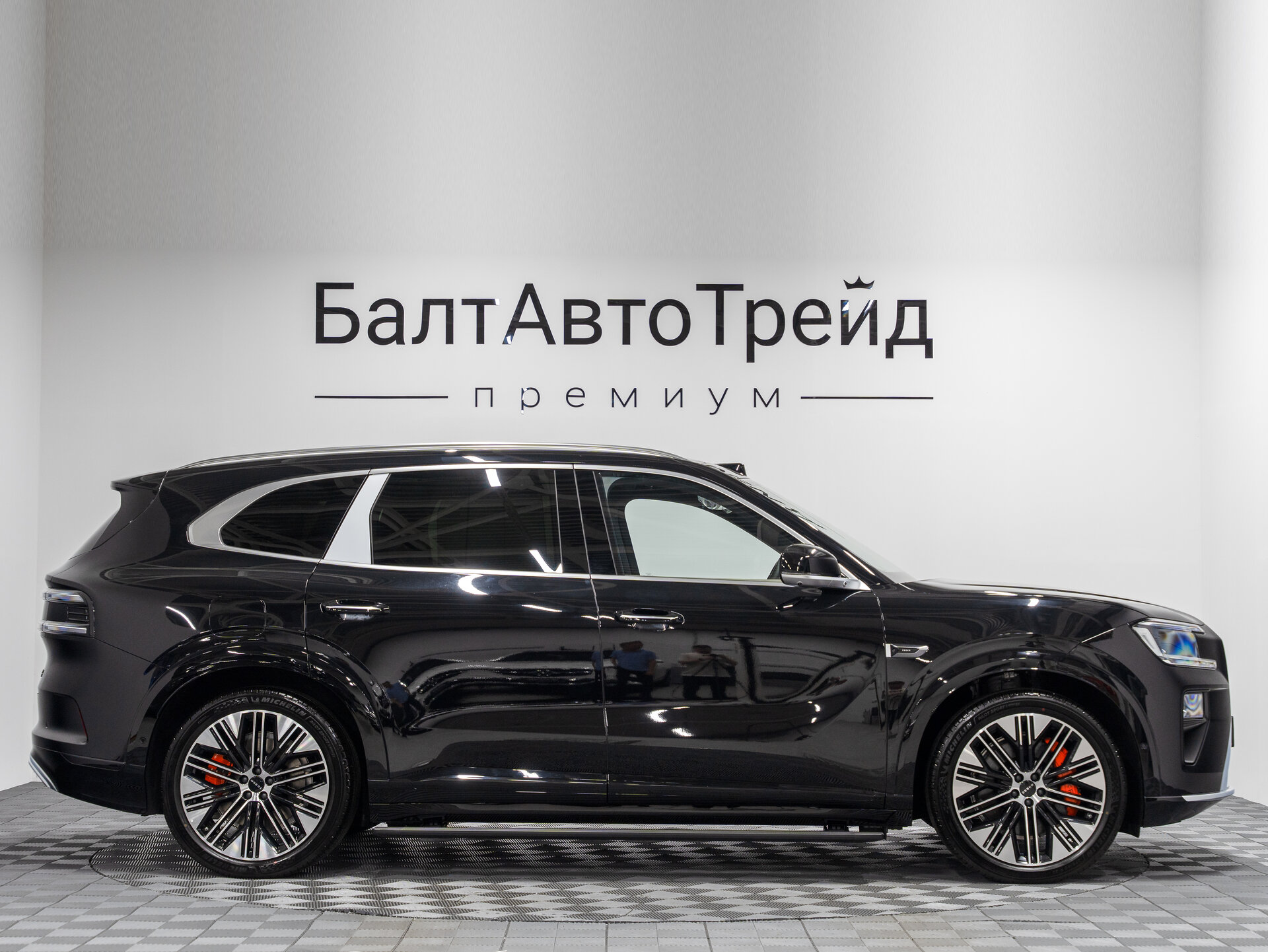 Автомобиль Zeekr 8X 70 kWh 2.0hyb AT (898 л.с.) 4WD - 6