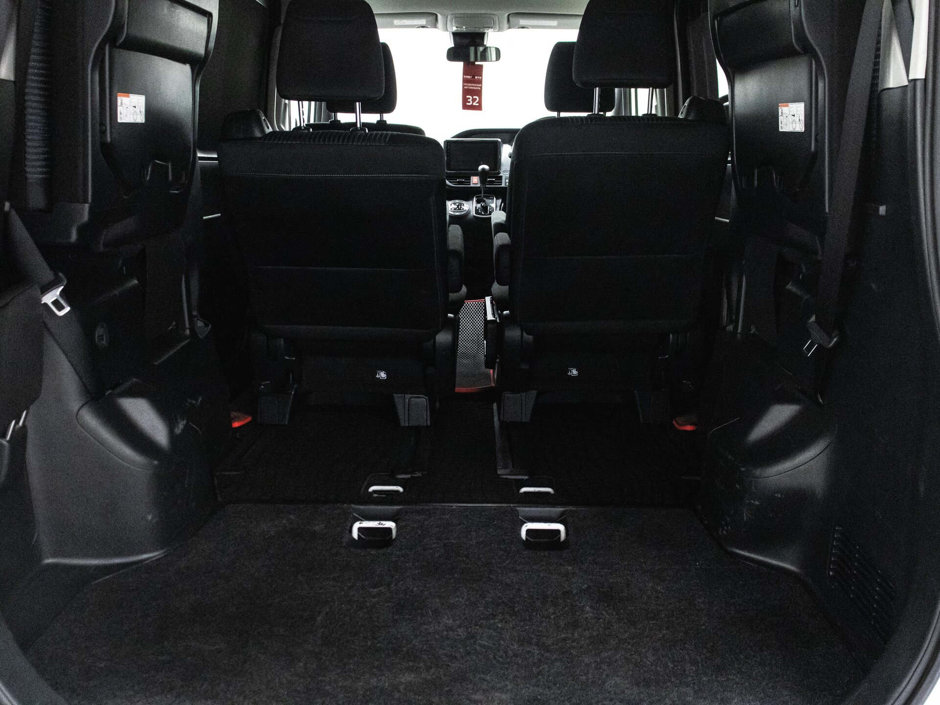Toyota Noah 2017 26