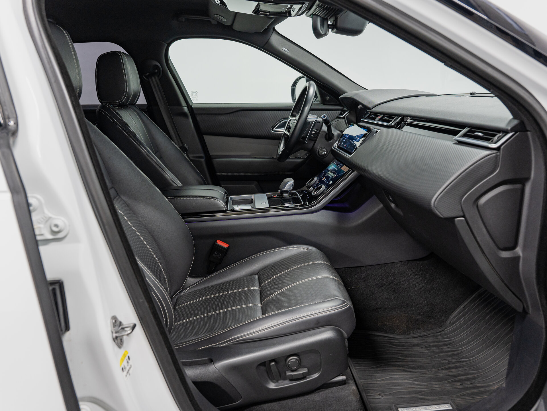 Автомобиль Land Rover Range Rover Velar 2.0 AT (250 л.с.) 4WD - 13