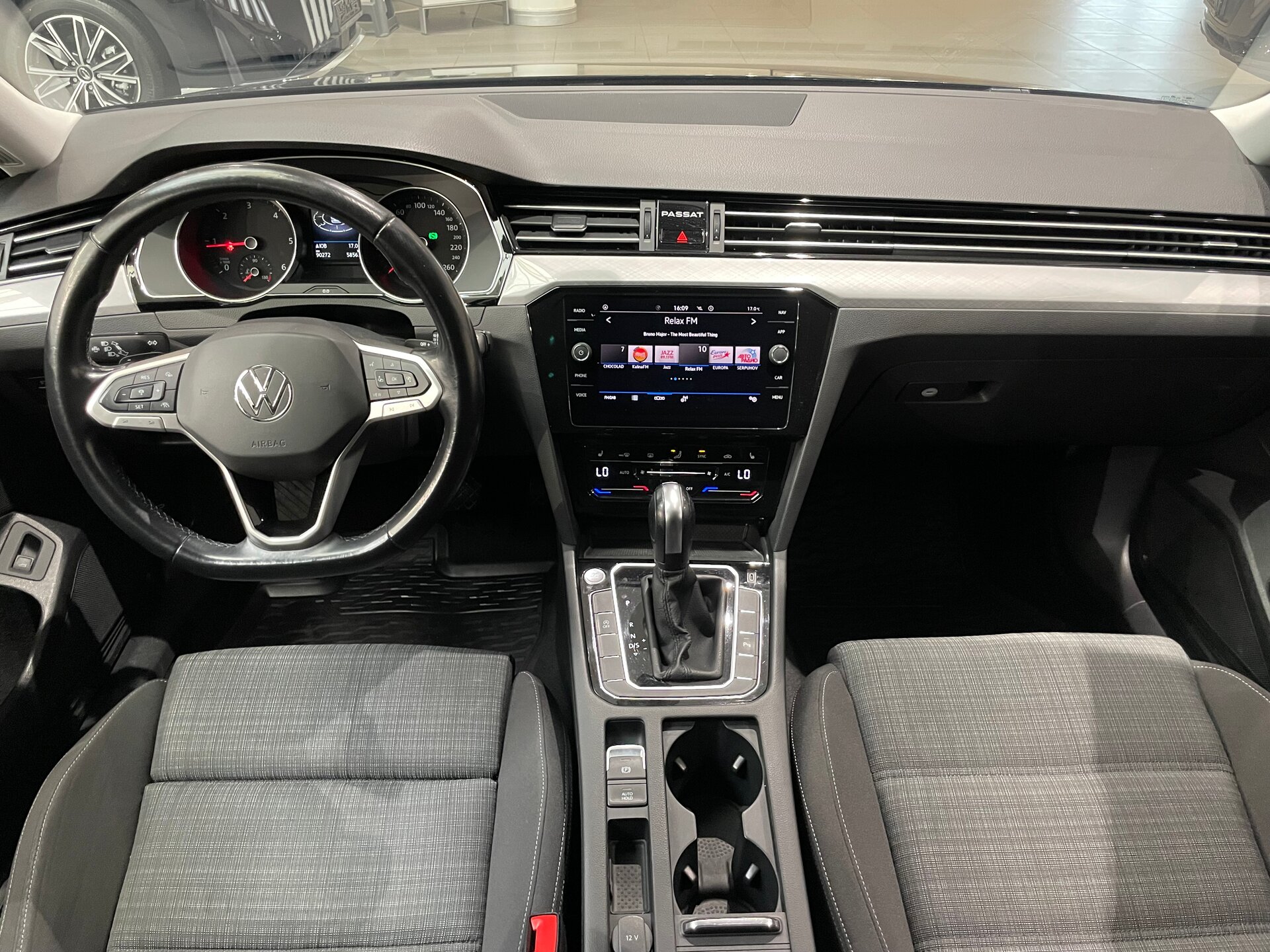 Автомобиль Volkswagen Passat 2.0d AMT (122 л.с.) - 14