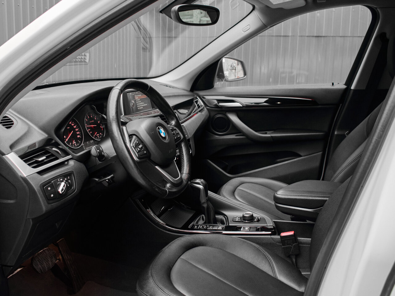 Купить BMW X1 20i xDrive 2.0 AT (192 л.с.) 4WD, 2016 в Екатеренбурге