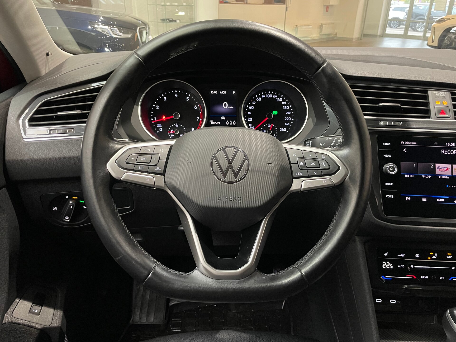 Автомобиль Volkswagen Tiguan 2.0 AMT (180 л.с.) 4WD - 16