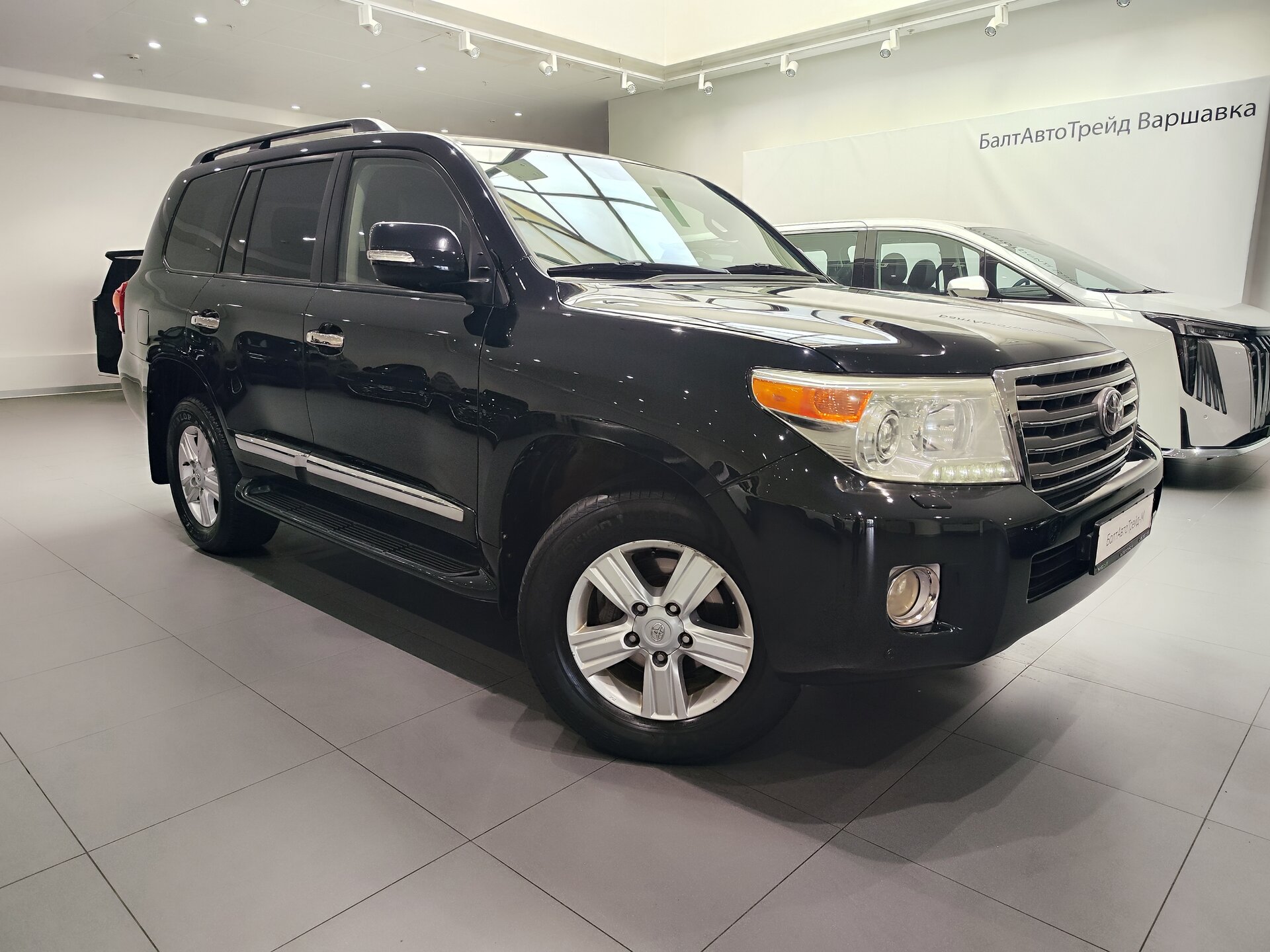 Автомобиль Toyota Land Cruiser 4.6 AT (309 л.с.) 4WD - 3