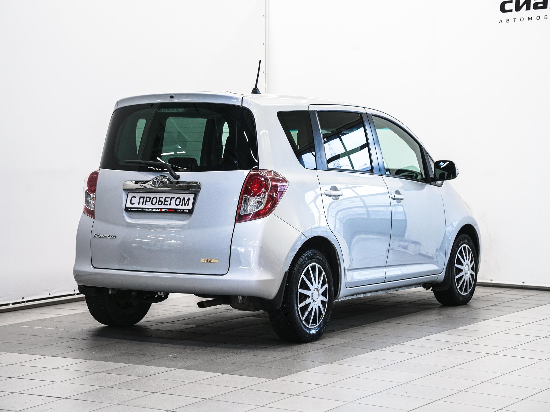Toyota Ractis 2010 4