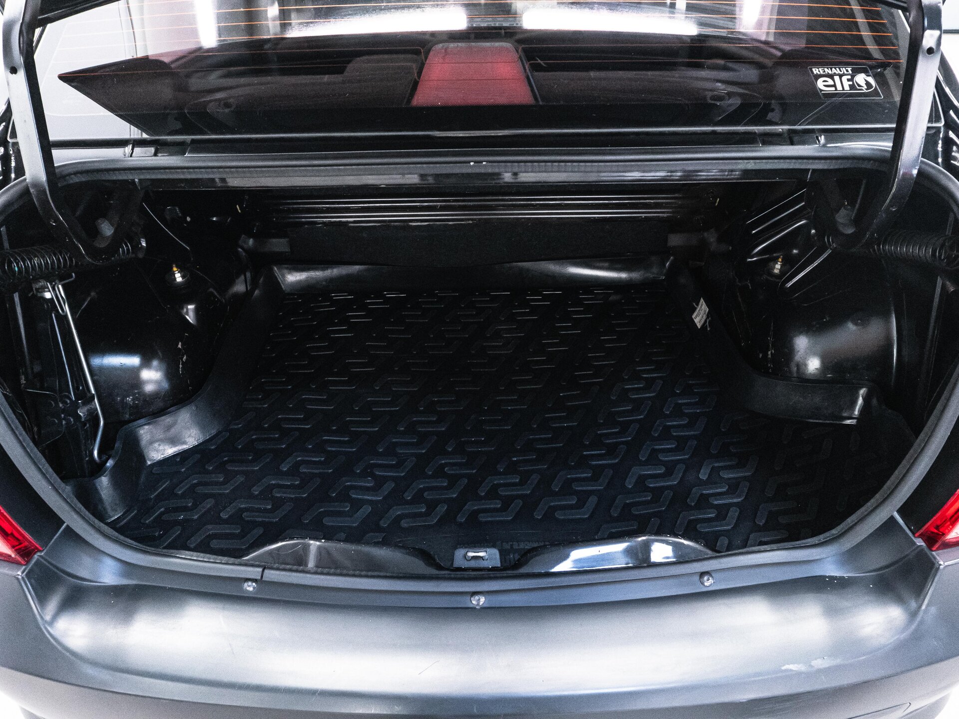 Renault Logan 2010 21