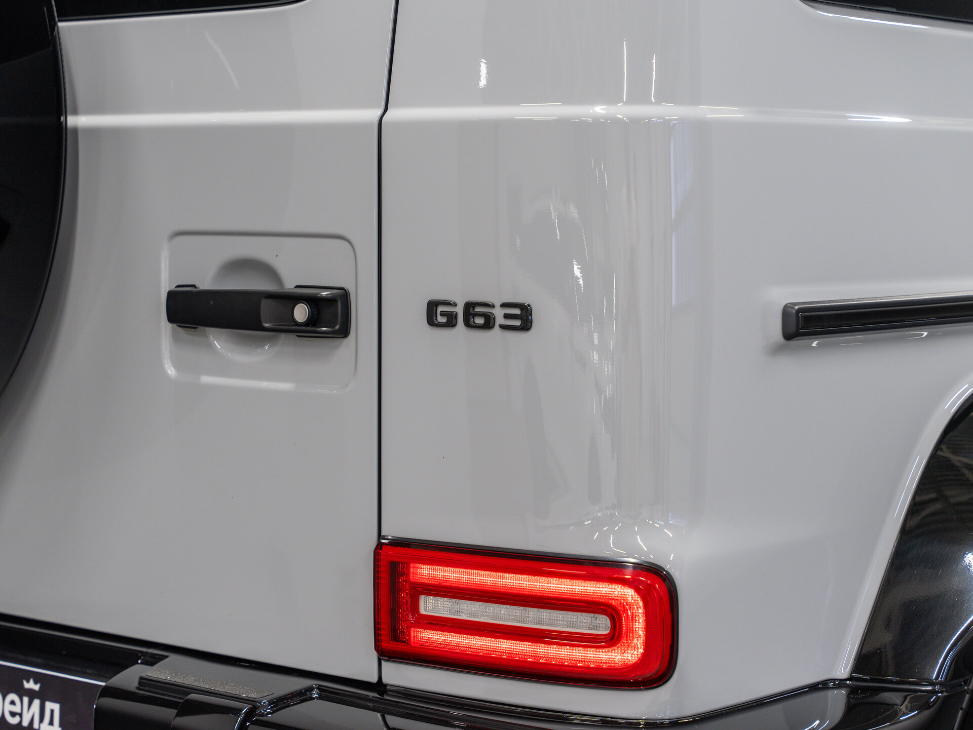 Автомобиль Mercedes-Benz G-Класс AMG 63 AMG 4.0 AT (585 л.с.) 4WD - 8