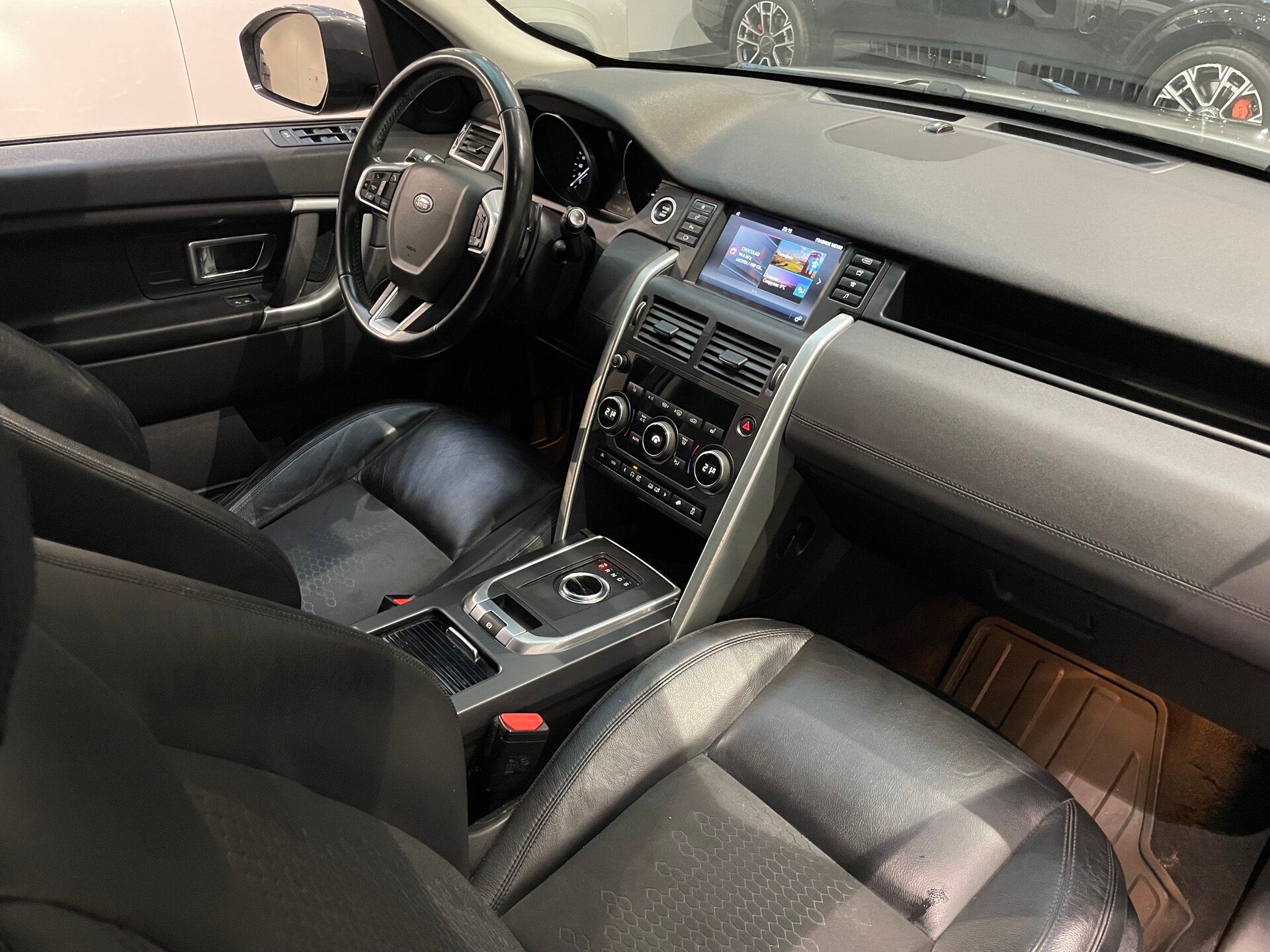 Автомобиль Land Rover Discovery Sport 2.0d AT (150 л.с.) 4WD - 11