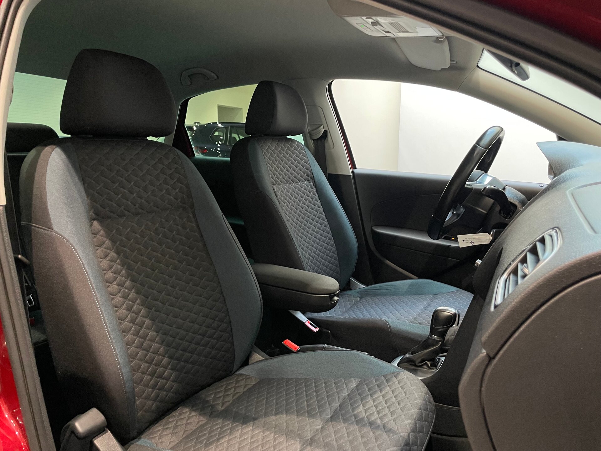 Автомобиль Volkswagen Polo 1.6 AT (110 л.с.) - 12